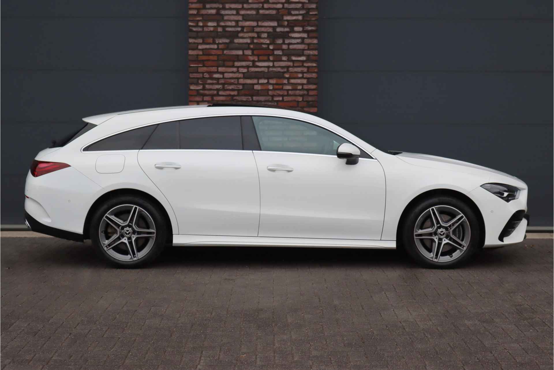 Mercedes-Benz CLA-Klasse Shooting Brake 250 e AMG Line Aut8 | Facelift | Panoramadak | Distronic | Keyless Go | Widescreen | Verwarmd Stuurwiel | Sfeerverlichting | Dodehoekassistent | Camera | - 12/39