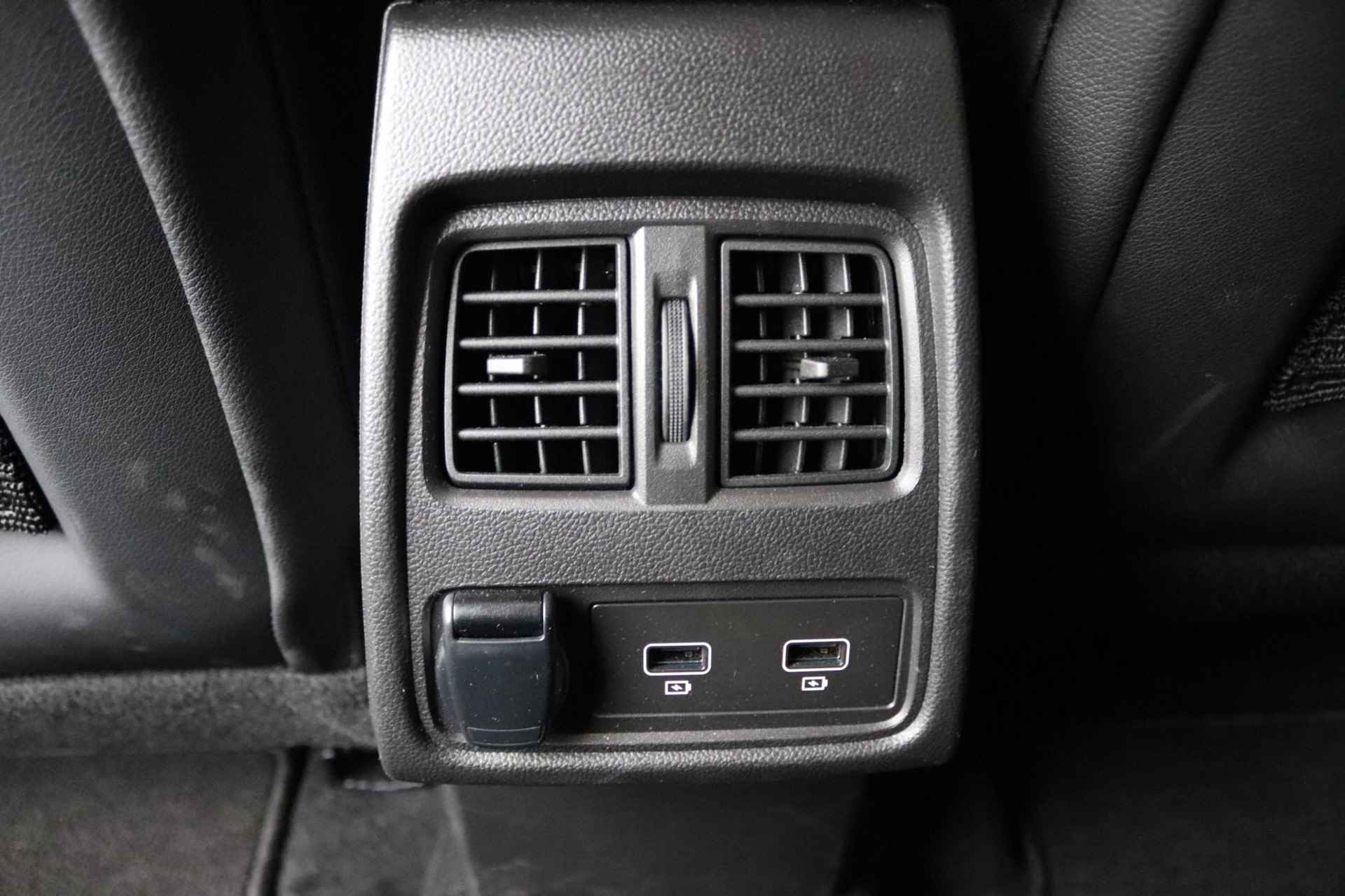 Renault Captur 1.0 TCe 90 Techno | Navigatie 9,3" | Apple Carplay | Climate Control | LED koplampen | Bose Audio | 360° Camera | Parkeersensoren | LMV 18" | Two-Tone | - 22/33