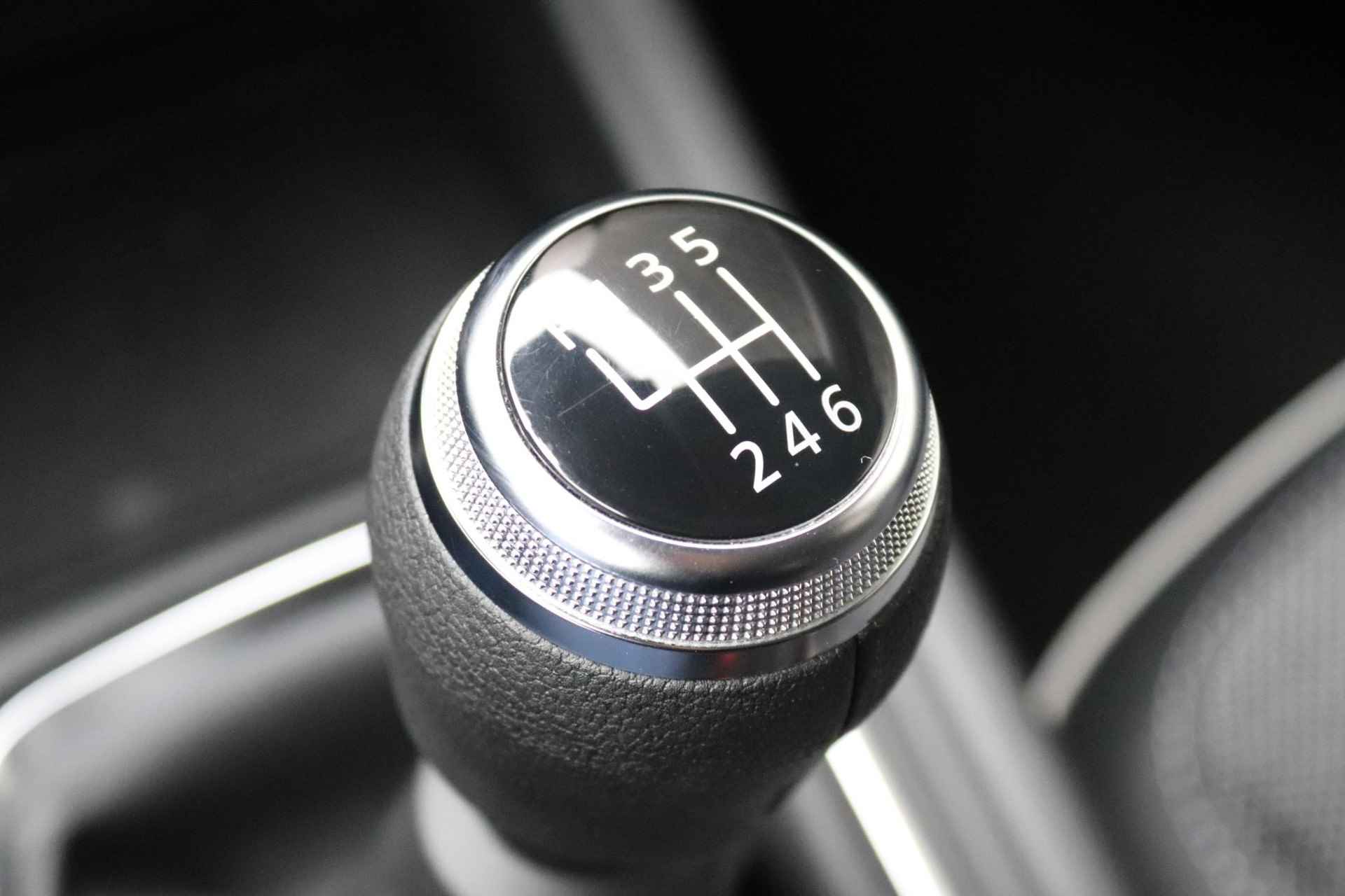 Renault Captur 1.0 TCe 90 Techno | Navigatie 9,3" | Apple Carplay | Climate Control | LED koplampen | Bose Audio | 360° Camera | Parkeersensoren | LMV 18" | Two-Tone | - 28/33