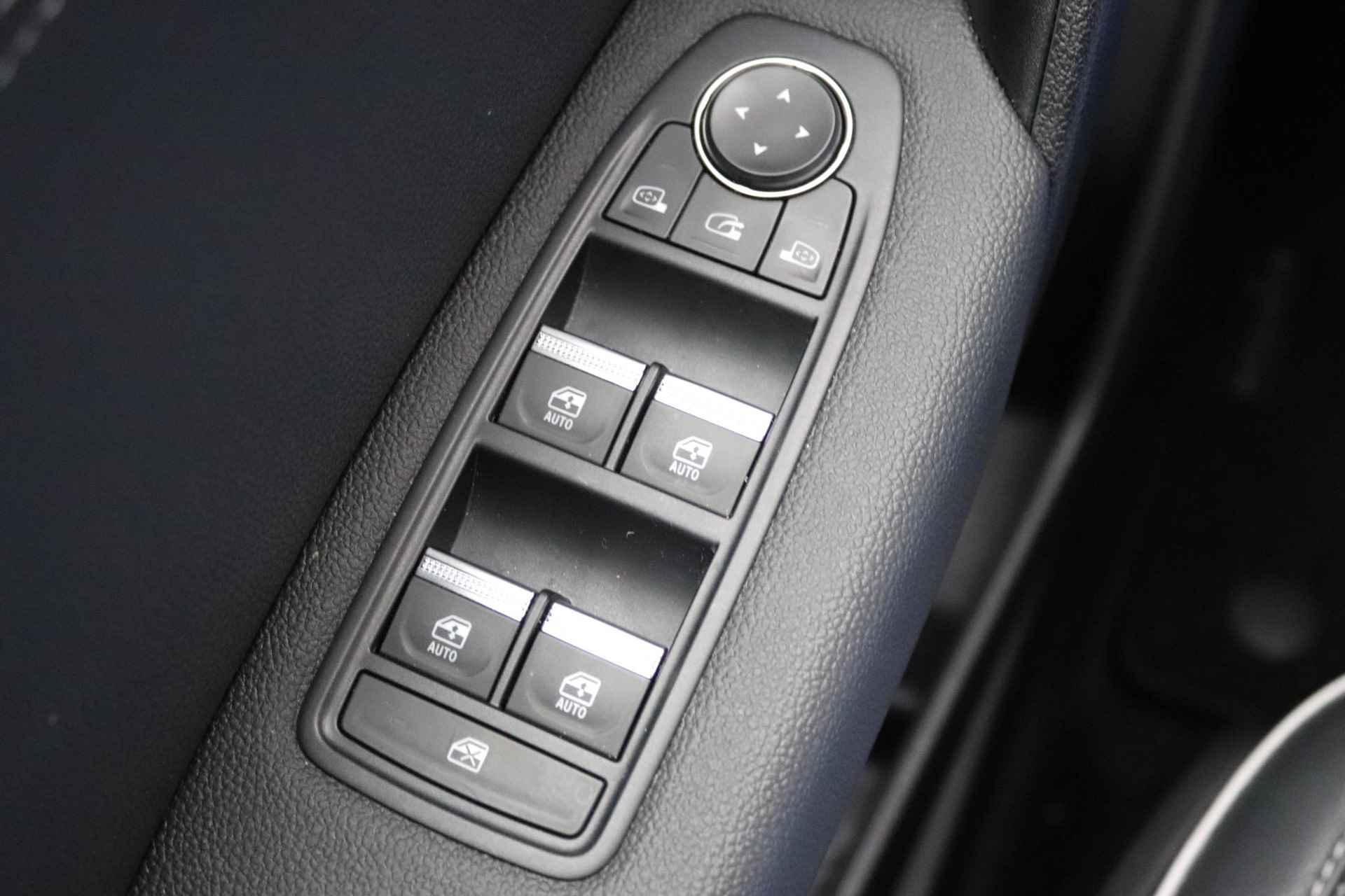 Renault Captur 1.0 TCe 90 Techno | Navigatie 9,3" | Apple Carplay | Climate Control | LED koplampen | Bose Audio | 360° Camera | Parkeersensoren | LMV 18" | Two-Tone | - 29/33