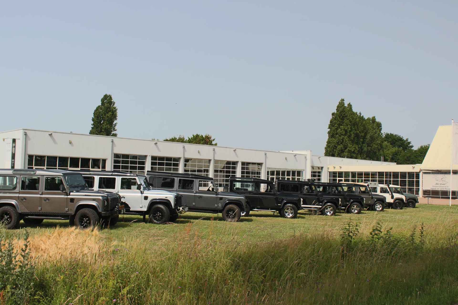 Land Rover Defender 3.0 P400 110 X-Dynamic SE 3.0 P400 110 X-Dynamic SE 6 persoons, Verw. Voorruit Panorama Dak, Incl. Btw / Bpm - 18/25