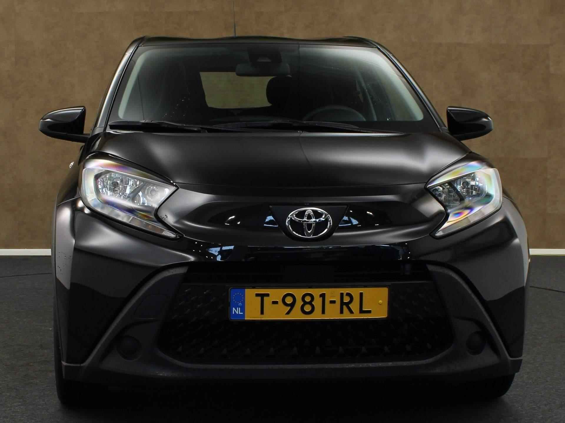 Toyota Aygo X 1.0 VVT-i S-CVT Play - ORIGINEEL NEDERLANDSE AUTO - APPLE CARPLAY/ANDROID AUTO - ACHTERRUITRIJCAMERA - ADAPTIEVE CRUISE CONTROL - LEDEREN STUUR - MULTIMEDIAVOORBEREIDING - AIRCO - 6/32