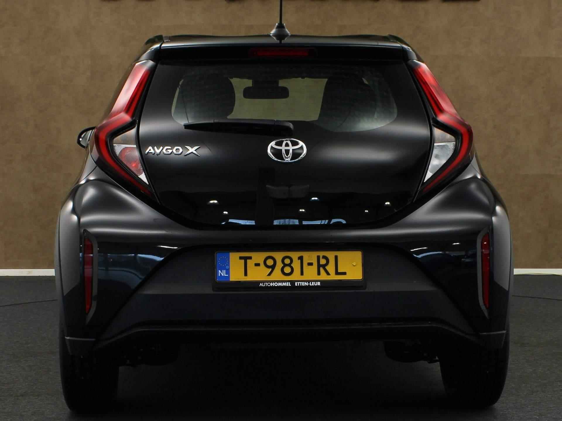 Toyota Aygo X 1.0 VVT-i S-CVT Play - ORIGINEEL NEDERLANDSE AUTO - APPLE CARPLAY/ANDROID AUTO - ACHTERRUITRIJCAMERA - ADAPTIEVE CRUISE CONTROL - LEDEREN STUUR - MULTIMEDIAVOORBEREIDING - AIRCO - 7/32