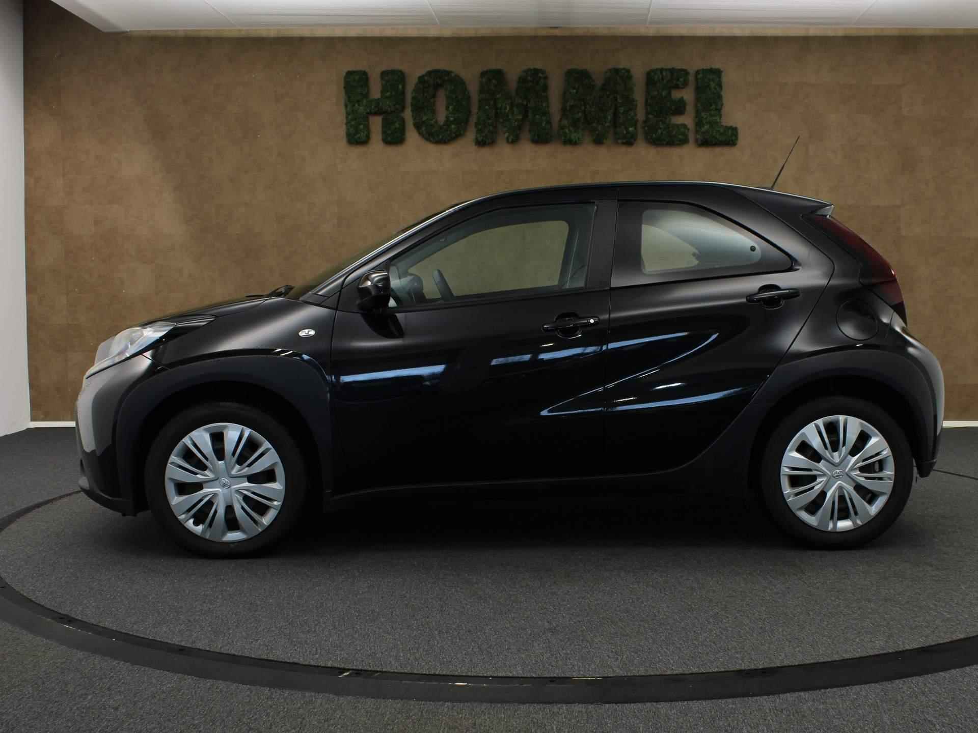 Toyota Aygo X 1.0 VVT-i S-CVT Play - ORIGINEEL NEDERLANDSE AUTO - APPLE CARPLAY/ANDROID AUTO - ACHTERRUITRIJCAMERA - ADAPTIEVE CRUISE CONTROL - LEDEREN STUUR - MULTIMEDIAVOORBEREIDING - AIRCO - 8/32