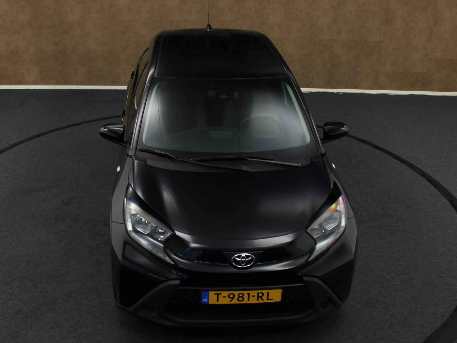 Toyota Aygo X 1.0 VVT-i S-CVT Play - ORIGINEEL NEDERLANDSE AUTO - APPLE CARPLAY/ANDROID AUTO - ACHTERRUITRIJCAMERA - ADAPTIEVE CRUISE CONTROL - LEDEREN STUUR - MULTIMEDIAVOORBEREIDING - AIRCO - 18/32