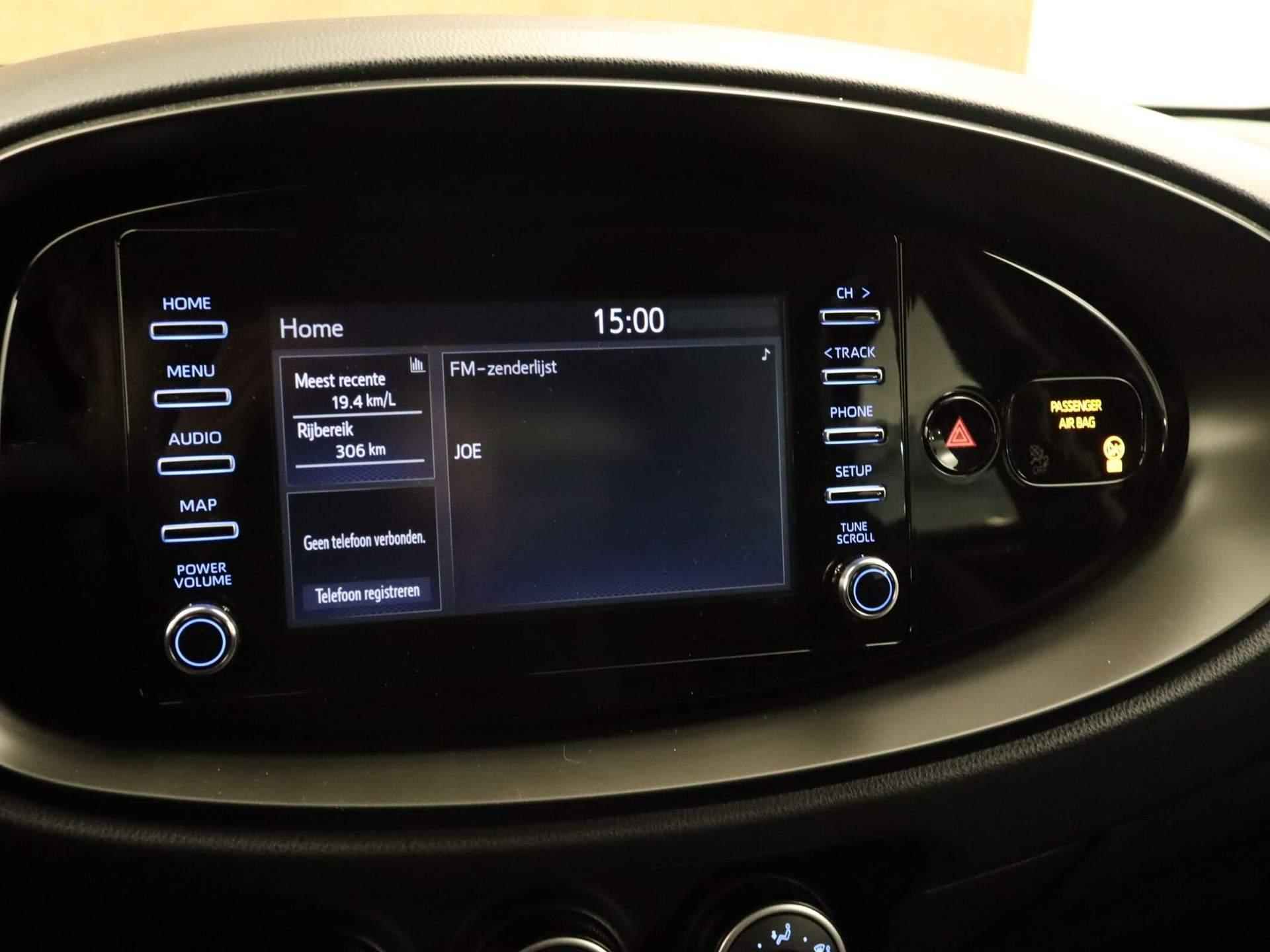 Toyota Aygo X 1.0 VVT-i S-CVT Play - ORIGINEEL NEDERLANDSE AUTO - APPLE CARPLAY/ANDROID AUTO - ACHTERRUITRIJCAMERA - ADAPTIEVE CRUISE CONTROL - LEDEREN STUUR - MULTIMEDIAVOORBEREIDING - AIRCO - 22/32