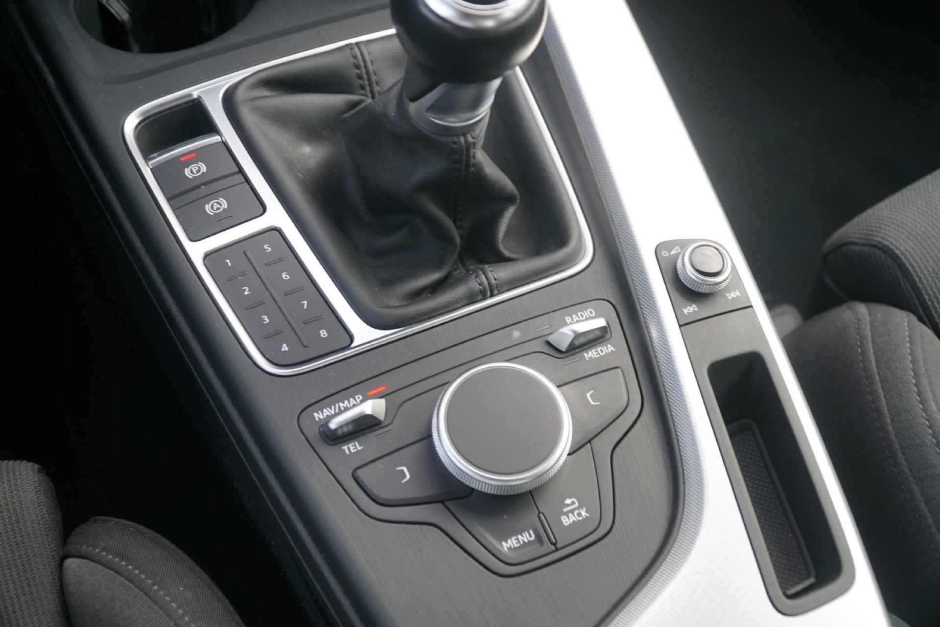 Audi A4 Limousine 1.4 TFSI 150pk Sport Lease Edition | Trekhaak Wegklapbaar | Navigatie - 26/41