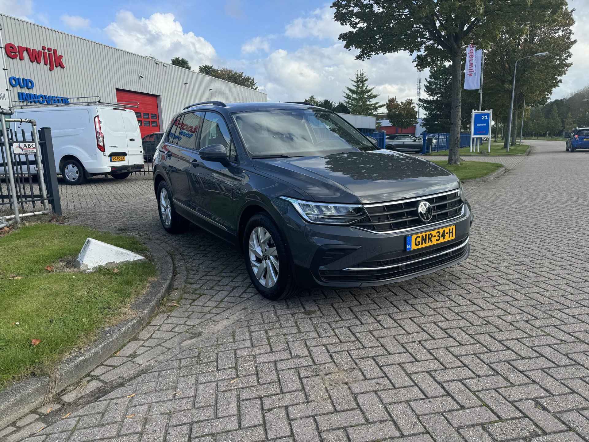 Volkswagen Tiguan 1.5 TSI CARPLAY/STANDKACHEL/TREKHAAK/LED - 20/37