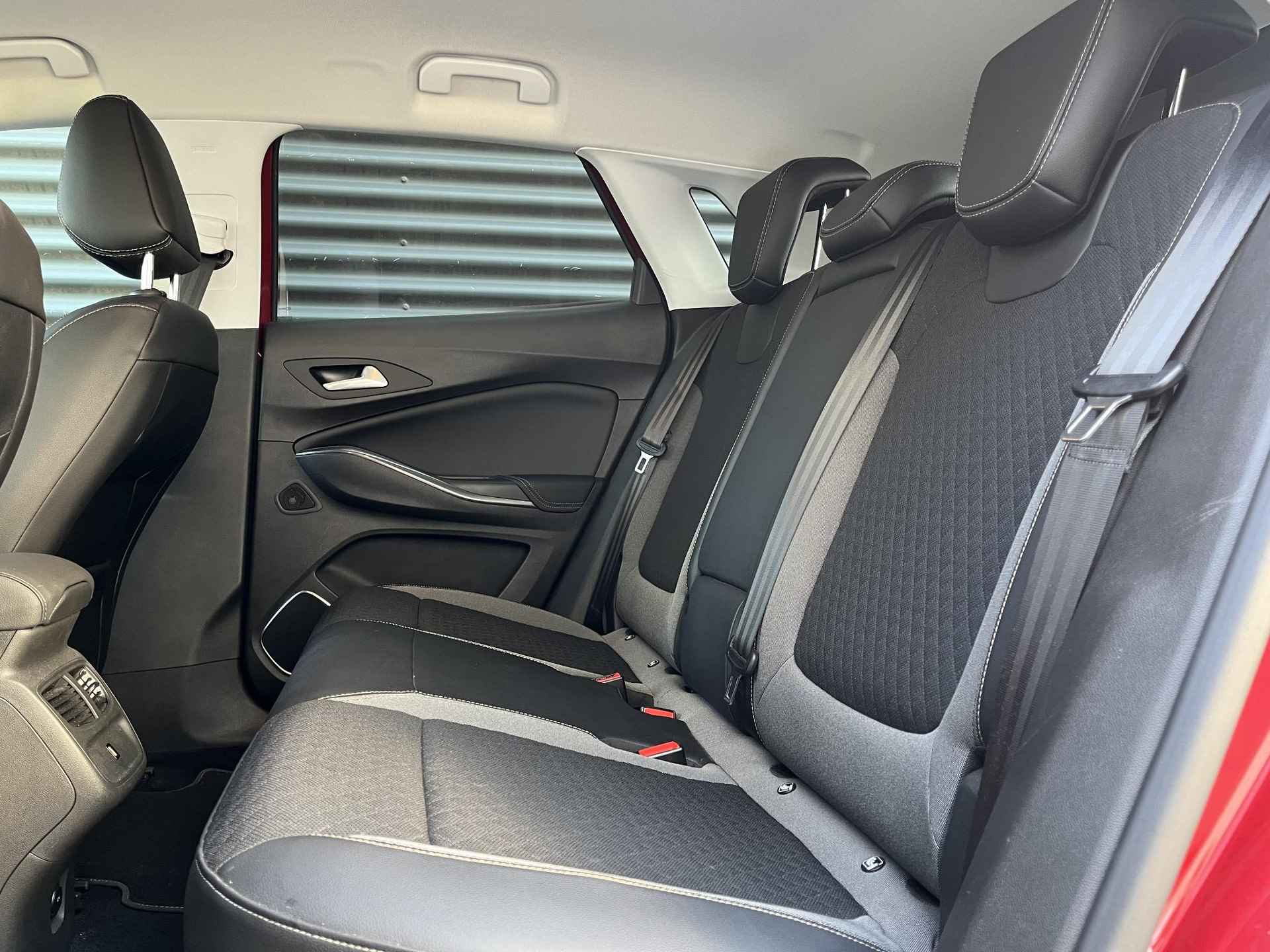 Opel Grandland X 1.6 Turbo HYbrid4 300 pk 4x4 Innovation |STOELVERWARMING|AGR-STOELEN|NAVI PRO 8"|ACHTERUITRIJCAMERA|ISOFIX|FULL LED| - 14/47