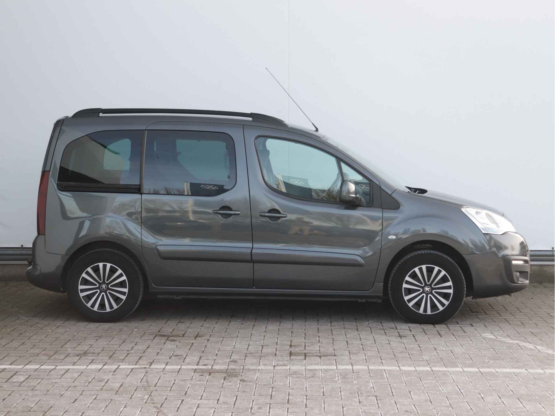 Peugeot Partner Tepee 1.2 PureTech Active | 5-zit | Trekhaak | Cruise Control | Airco | Dealer Onderhouden | - 2/28