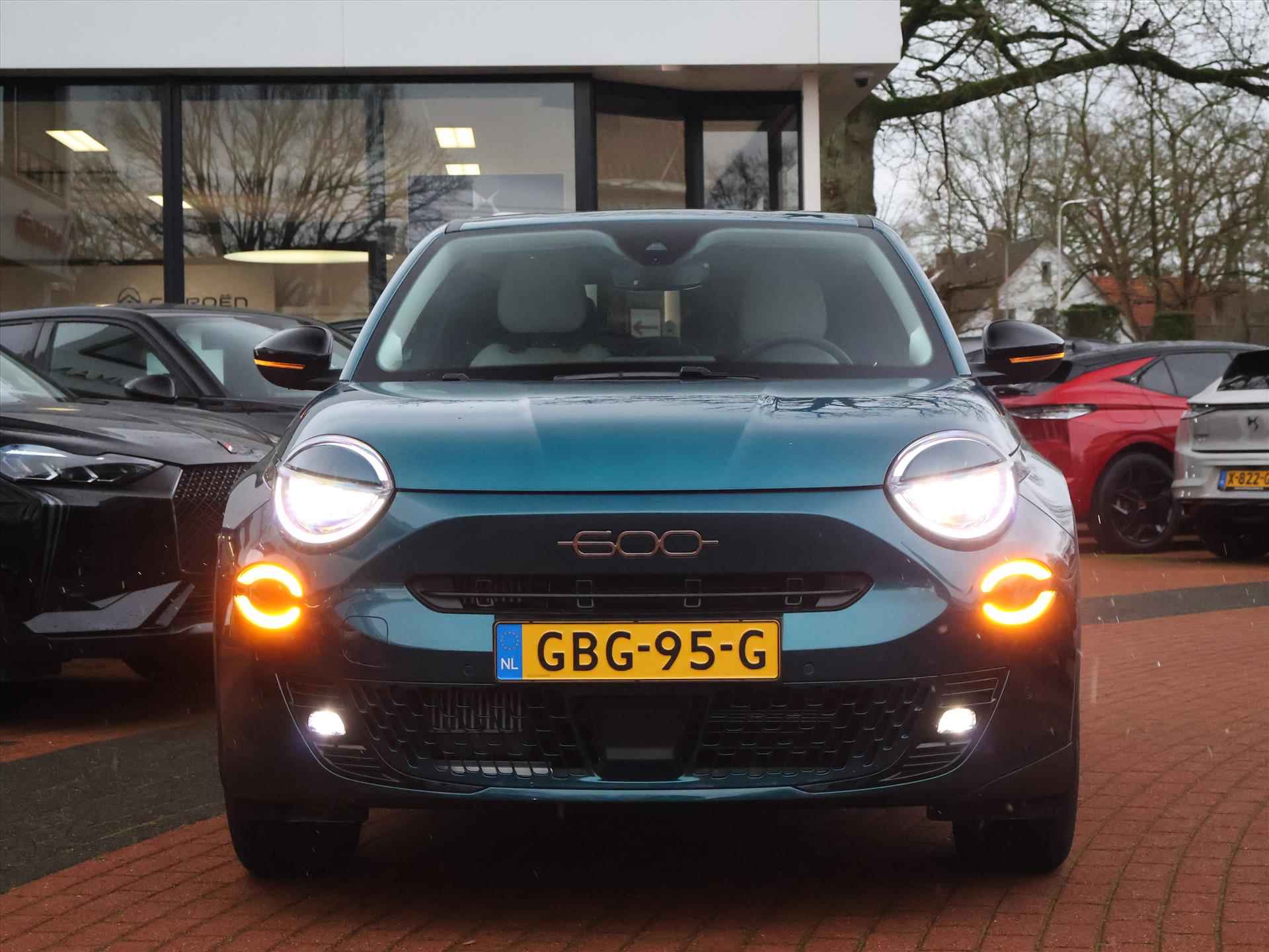 FIAT 600 Hybride 100PK Automaat6 La Prima, Rijklaarprijs | Keyless Entry | Camera | Navigatie | Apple Carplay | Stoelverwarming - 60/72