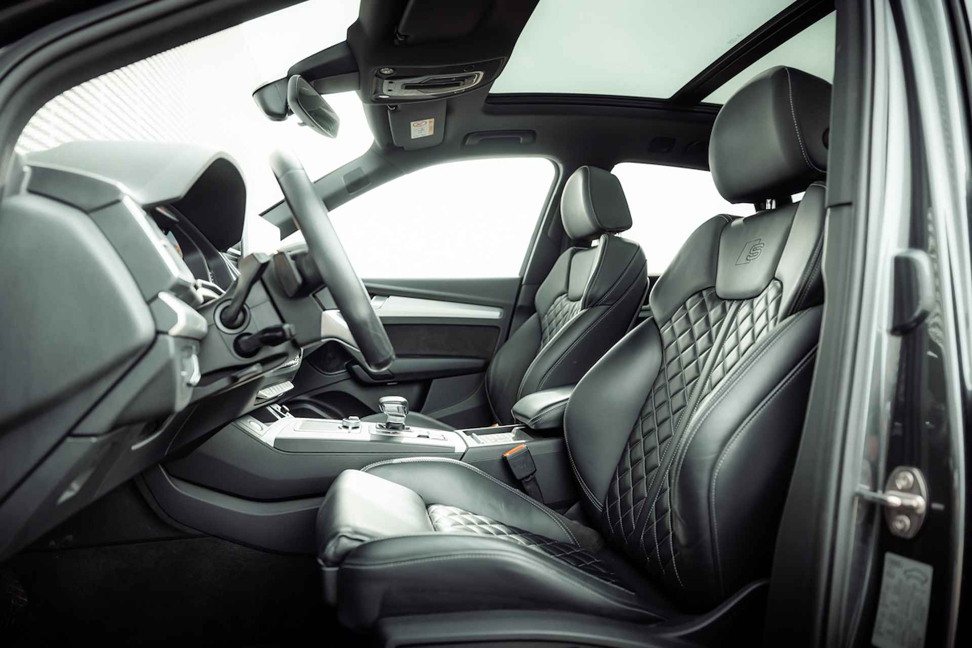 Audi Q5 55 TFSI e 367pk quattro S Line | Panoramadak | Leder | Bang & Olufsen | 20" LM velgen | Tour + City + Parking | Topview | Matrix | Stoelverwarming - 17/37