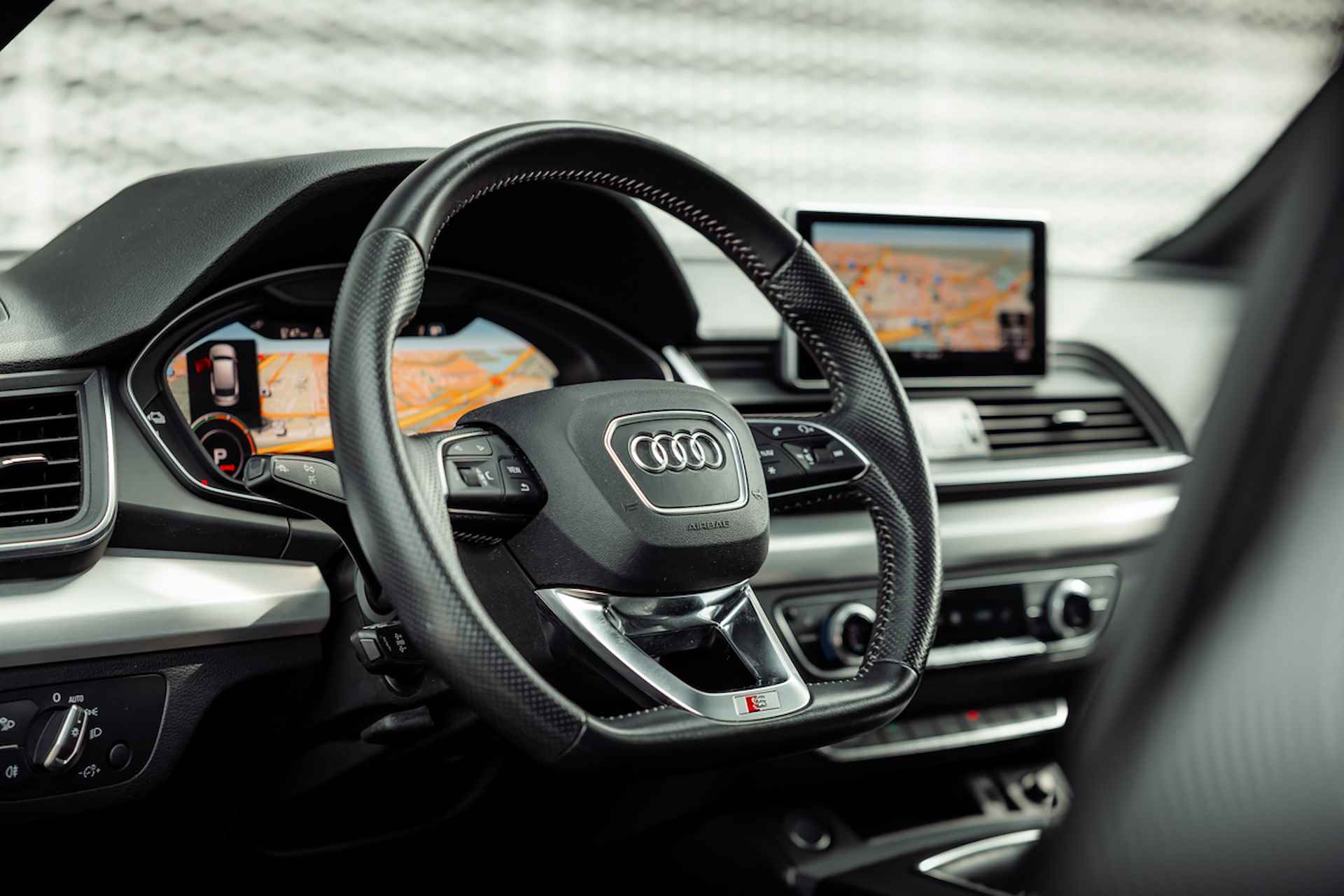 Audi Q5 55 TFSI e 367pk quattro S Line | Panoramadak | Leder | Bang & Olufsen | 20" LM velgen | Tour + City + Parking | Topview | Matrix | Stoelverwarming - 21/37
