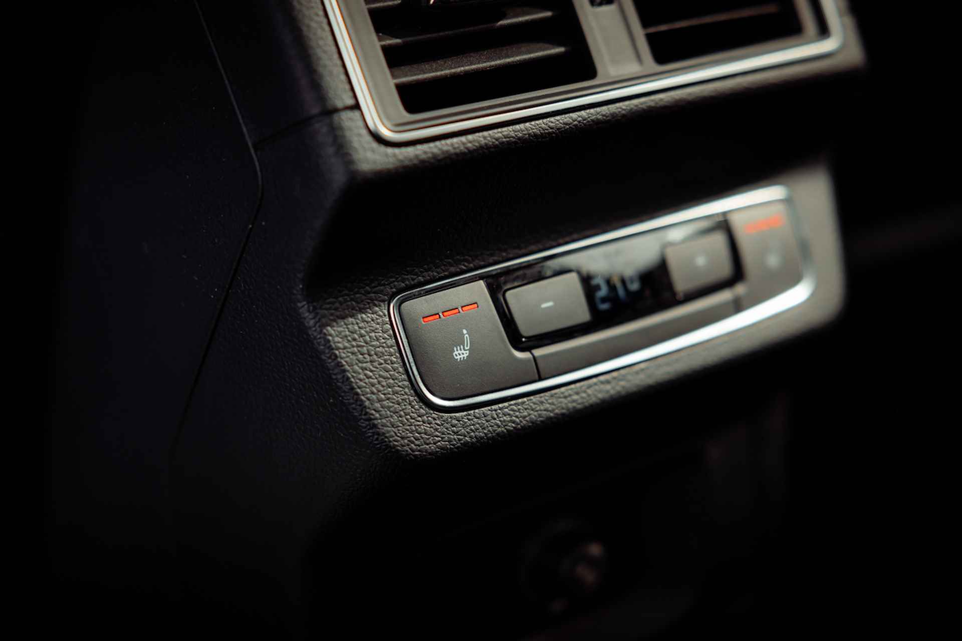 Audi Q5 55 TFSI e 367pk quattro S Line | Panoramadak | Leder | Bang & Olufsen | 20" LM velgen | Tour + City + Parking | Topview | Matrix | Stoelverwarming - 26/37