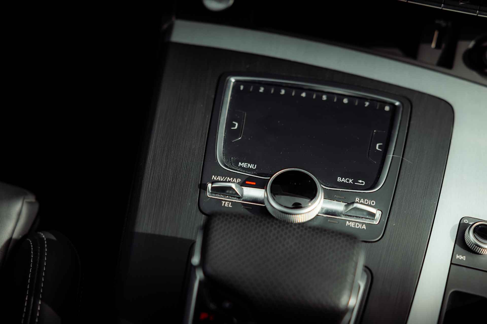 Audi Q5 55 TFSI e 367pk quattro S Line | Panoramadak | Leder | Bang & Olufsen | 20" LM velgen | Tour + City + Parking | Topview | Matrix | Stoelverwarming - 32/37