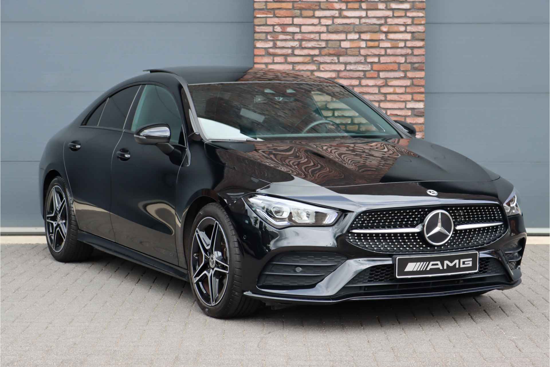 Mercedes-Benz CLA-Klasse 180 AMG Line Aut7 | Memorypakket | Panoramadak | Burmester | Augmented Reality | Sfeerverlichting | Camera | Nightpakket | - 4/41