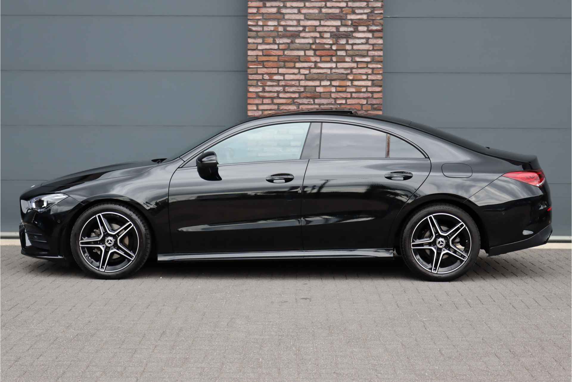 Mercedes-Benz CLA-Klasse 180 AMG Line Aut7 | Memorypakket | Panoramadak | Burmester | Augmented Reality | Sfeerverlichting | Camera | Nightpakket | - 10/41