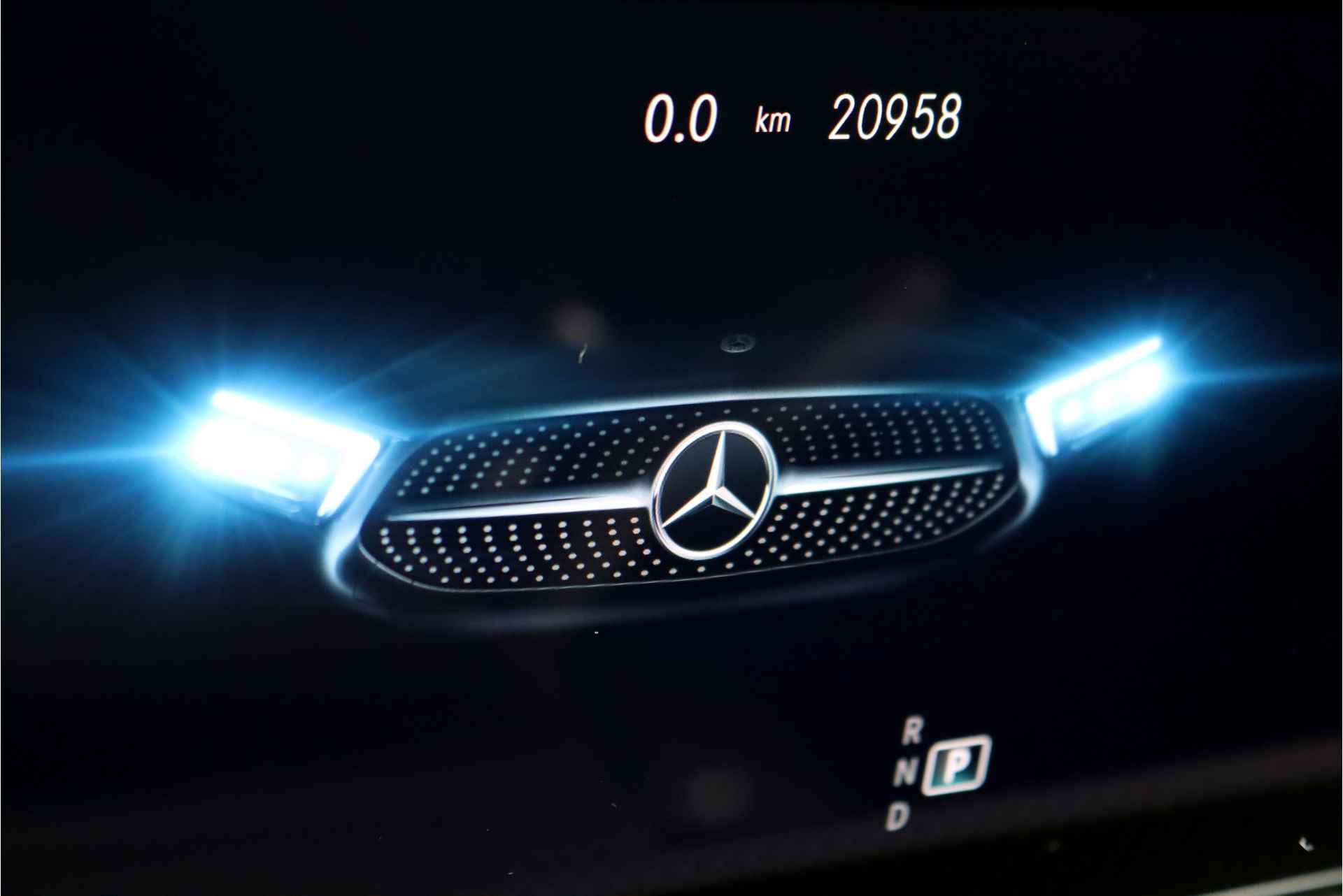 Mercedes-Benz CLA-Klasse 180 AMG Line Aut7 | Memorypakket | Panoramadak | Burmester | Augmented Reality | Sfeerverlichting | Camera | Nightpakket | - 25/41