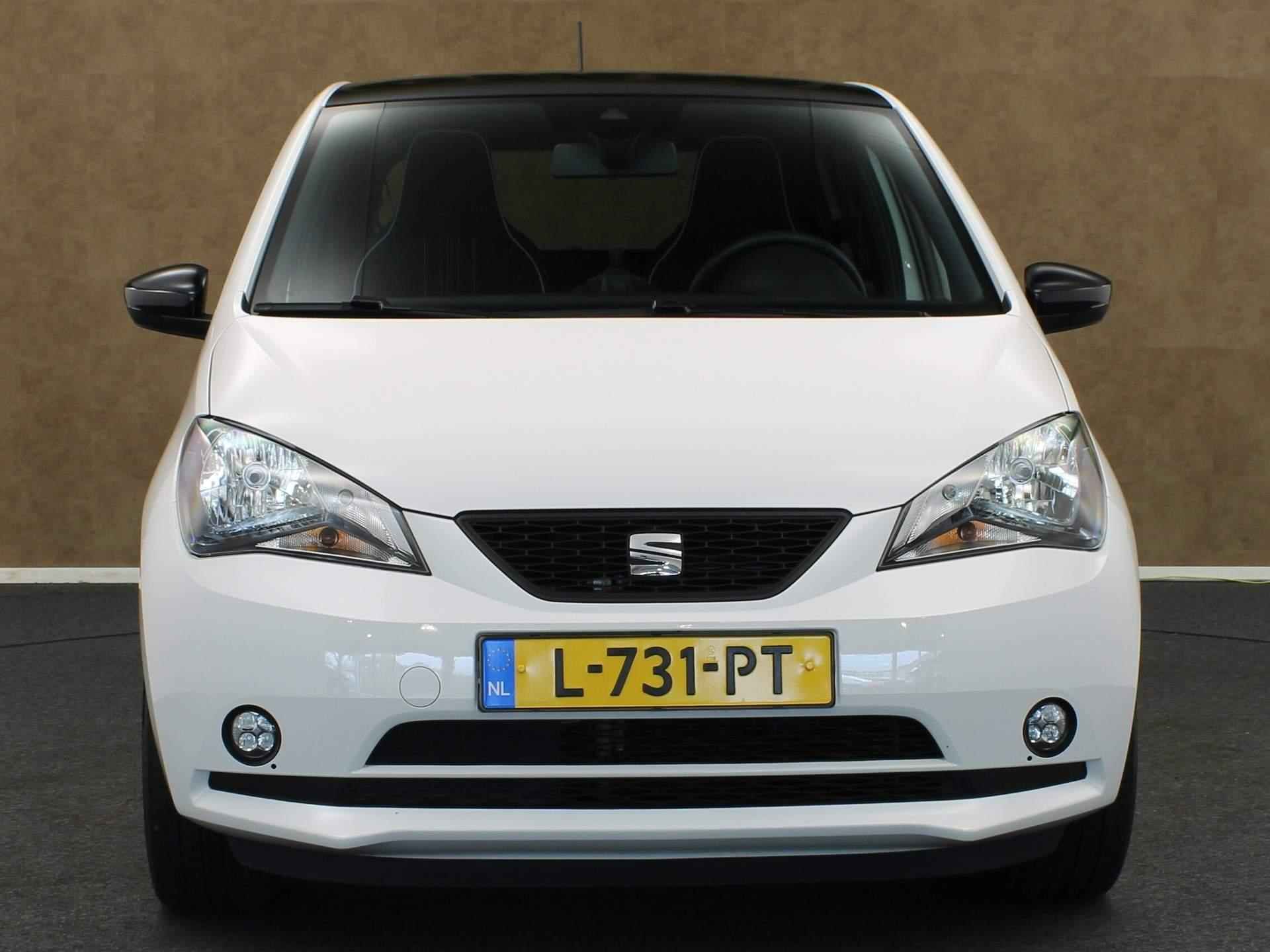 SEAT Mii Electric Electric Plus 61kW - CLIMATE CONTROL - 2000 EURO SUBSIDIE MOGELIJK - 16 INCH LICHT METALEN VELGEN - DONKER GETINTE RAMEN ACHTER - BLUETOOTH - PARKEERSENSOREN ACHTER - VOORSTOELEN VERWARMD - CRUISE CONTROL - 7/27