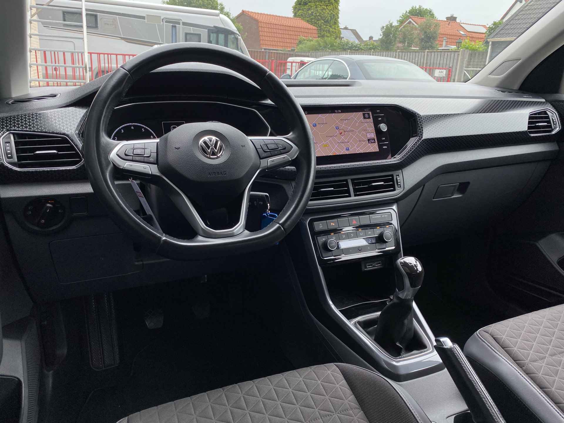 Volkswagen T-Cross 1.0 TSI Style 116 pk | navigatie | climate control | adaptieve cruise | apple carplay | parkeersensoren - 18/41