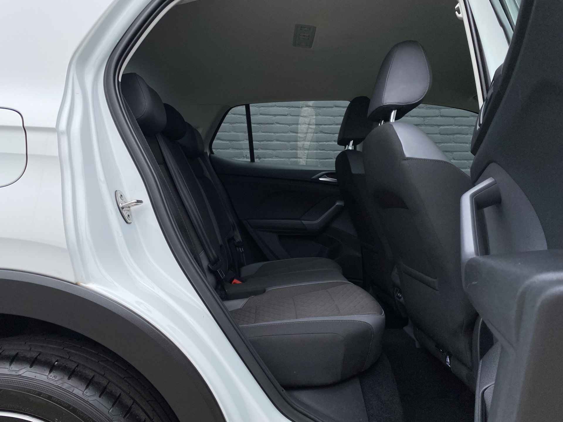 Volkswagen T-Cross 1.0 TSI Style 116 pk | navigatie | climate control | adaptieve cruise | apple carplay | parkeersensoren - 23/41