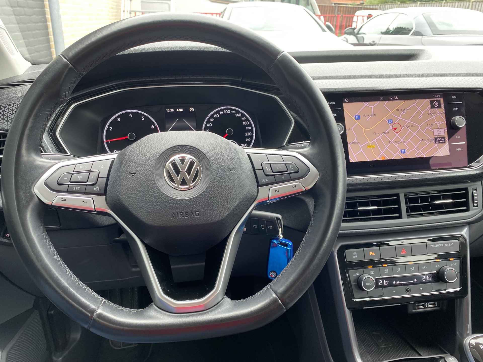 Volkswagen T-Cross 1.0 TSI Style 116 pk | navigatie | climate control | adaptieve cruise | apple carplay | parkeersensoren - 25/41