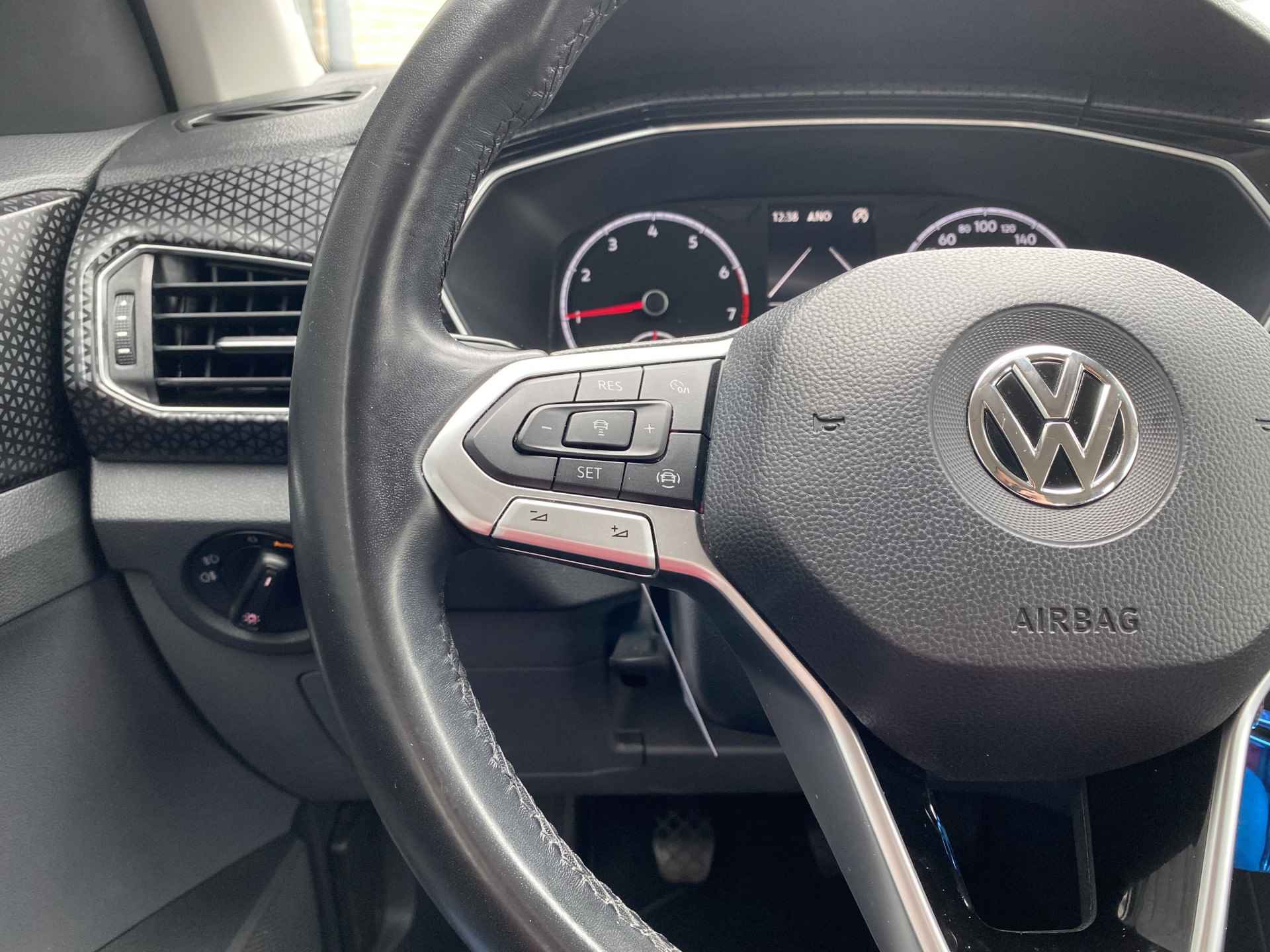 Volkswagen T-Cross 1.0 TSI Style 116 pk | navigatie | climate control | adaptieve cruise | apple carplay | parkeersensoren - 29/41