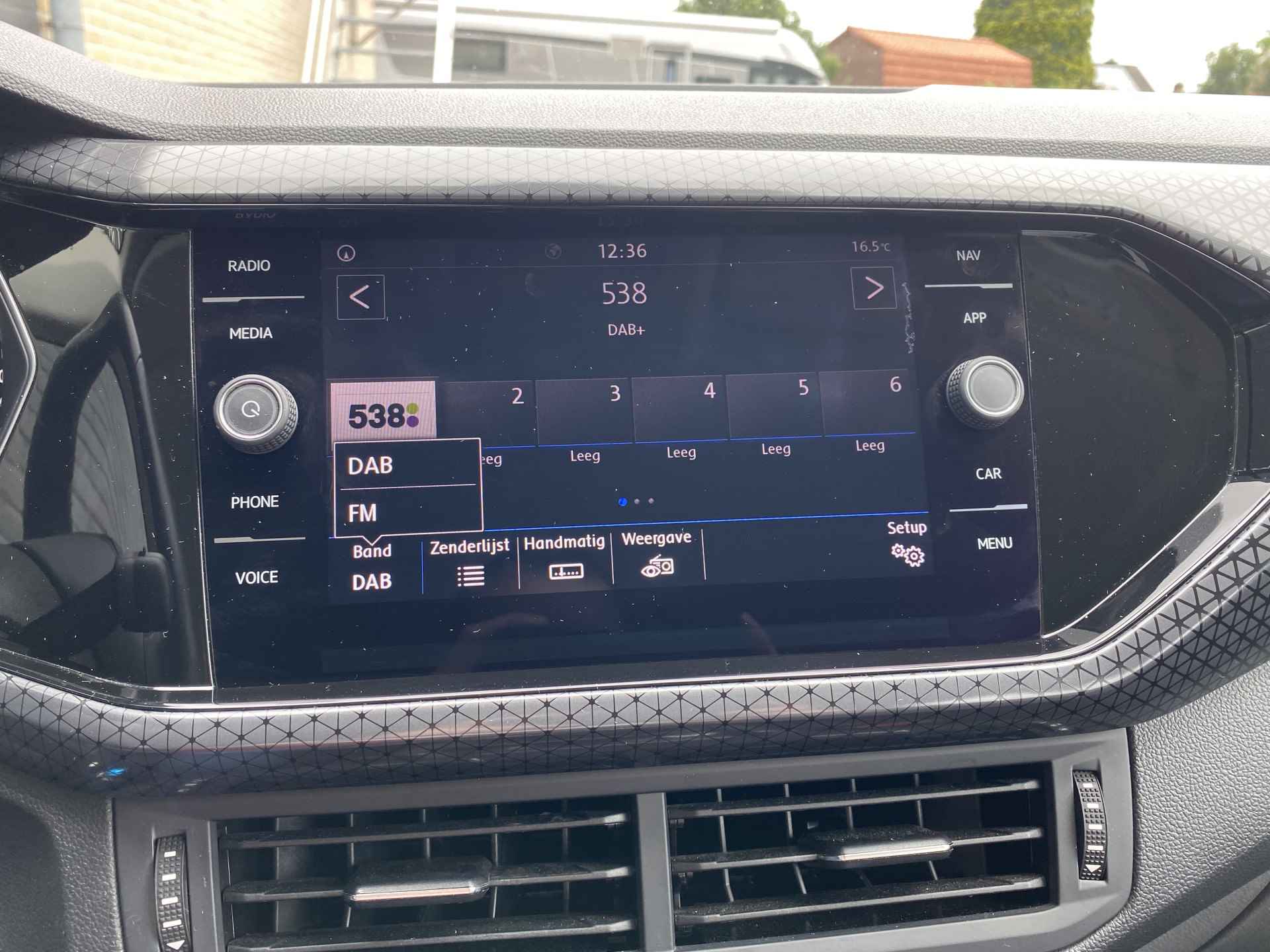 Volkswagen T-Cross 1.0 TSI Style 116 pk | navigatie | climate control | adaptieve cruise | apple carplay | parkeersensoren - 30/41