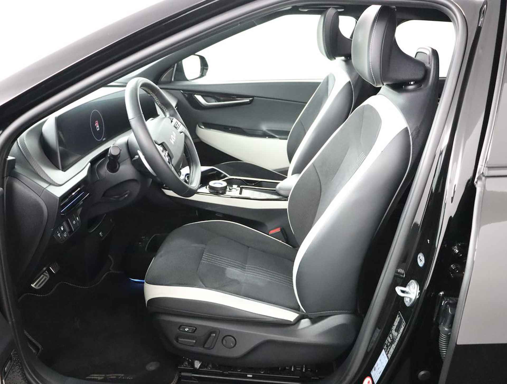 Kia Ev6 GT-Line 77.4 kWh - Elektrisch glazen schuif-/kanteldak - Apple Carplay/Android Auto - Fabrieksgarantie tot 05-2029 - 18/77