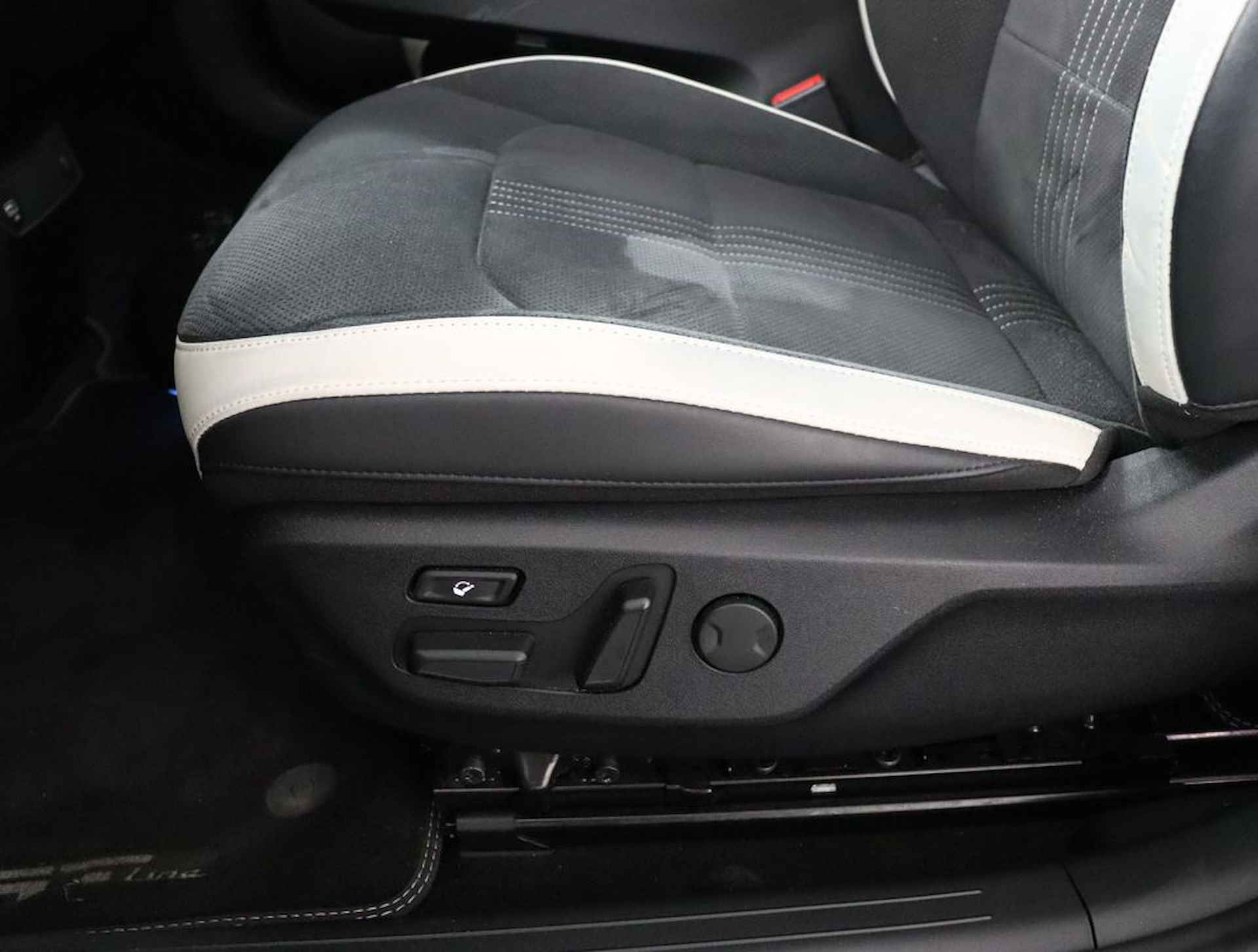 Kia Ev6 GT-Line 77.4 kWh - Elektrisch glazen schuif-/kanteldak - Apple Carplay/Android Auto - Fabrieksgarantie tot 05-2029 - 19/77