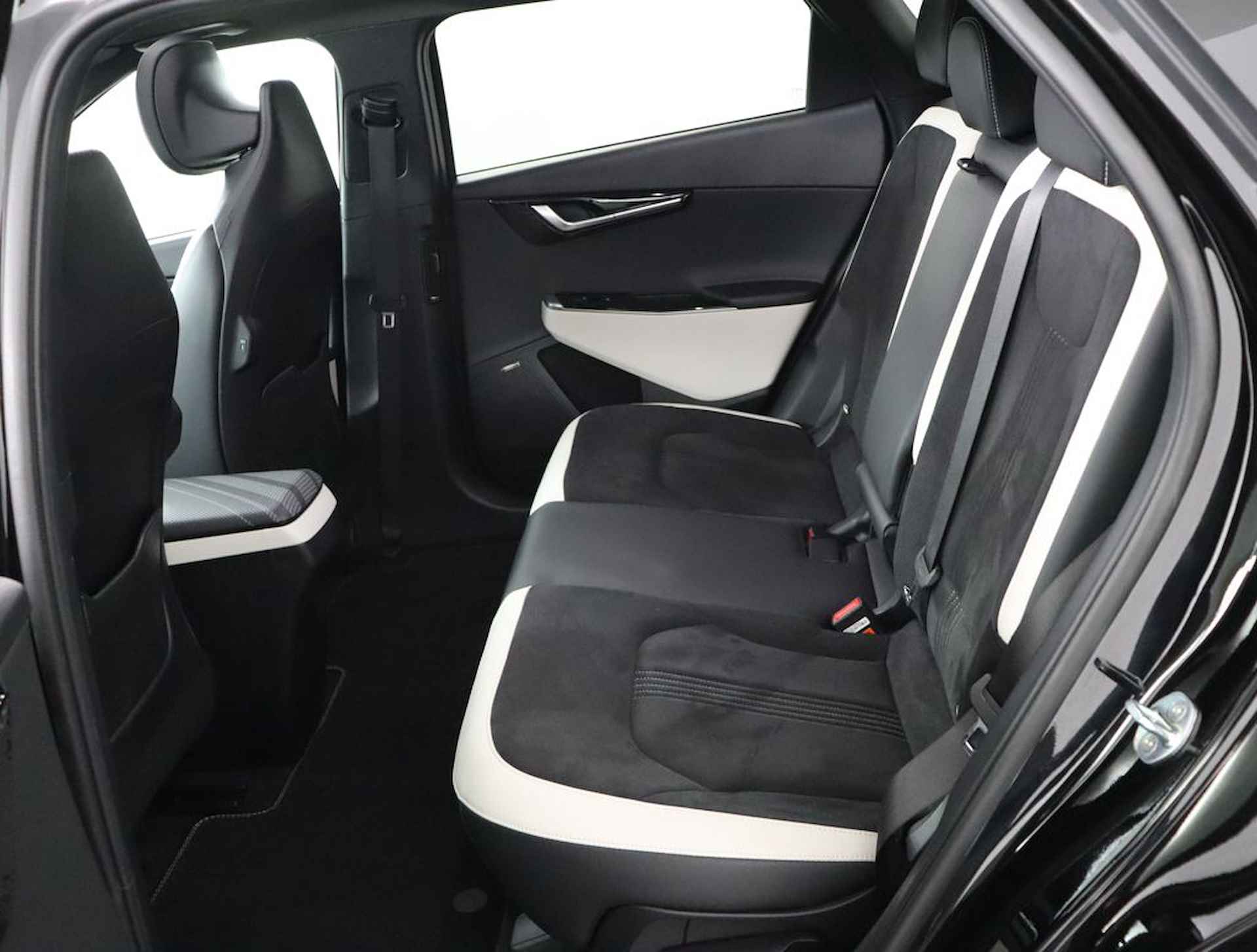 Kia Ev6 GT-Line 77.4 kWh - Elektrisch glazen schuif-/kanteldak - Apple Carplay/Android Auto - Fabrieksgarantie tot 05-2029 - 30/77