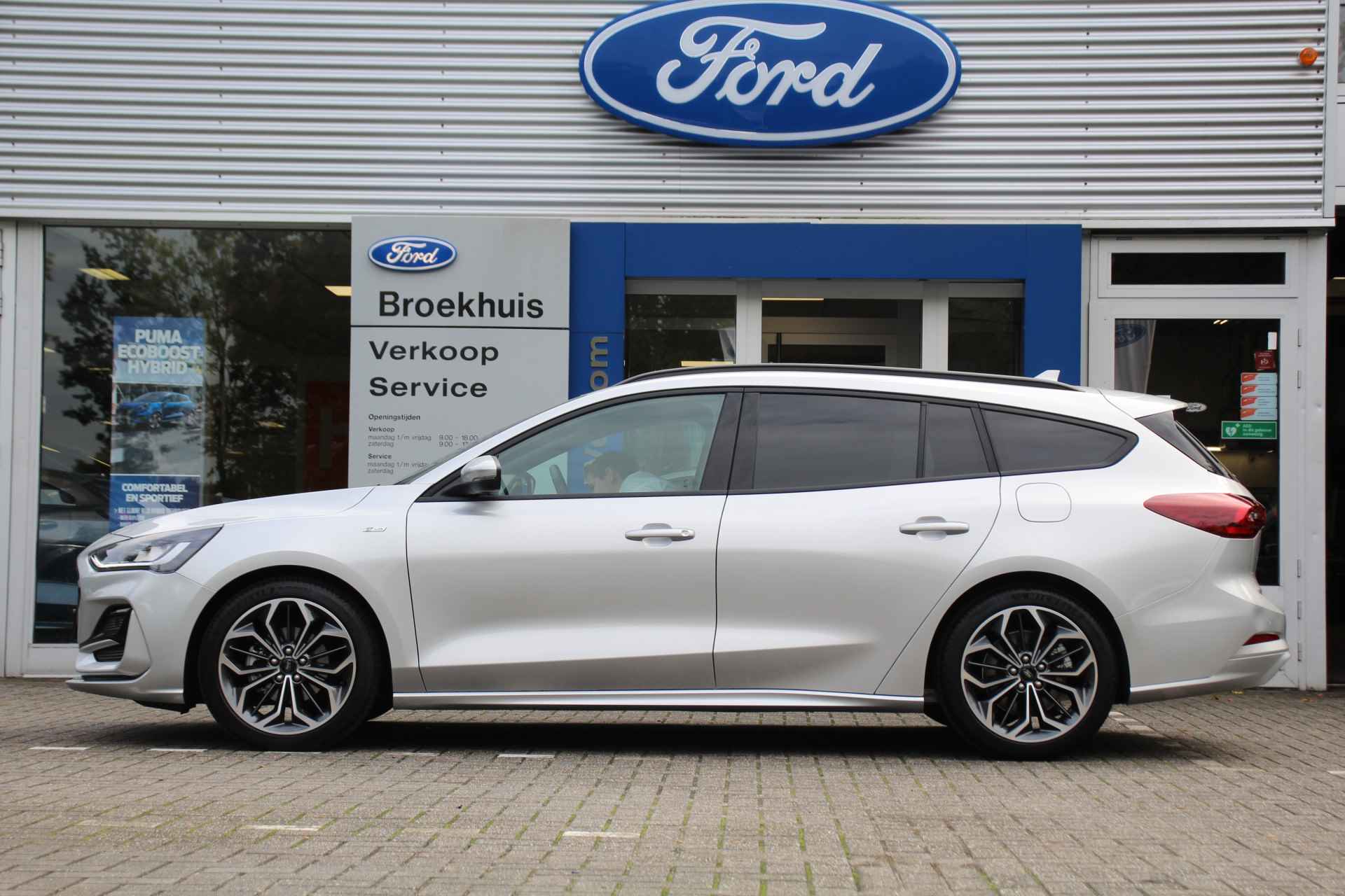 Ford Focus Wagon 155PK HYBRID ST-LINE X AUTOMAAT | GROOT NAVI | ADAPTIVE CRUISE | WINTERPACK | CAMERA | DODE HOEK SENS | LED | PARK SENS V+ - 2/39