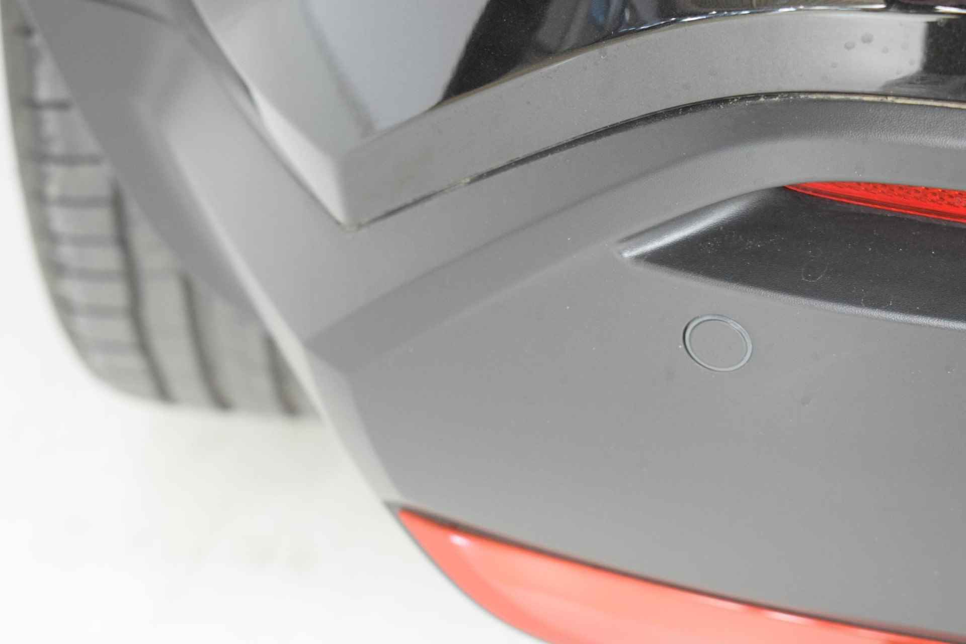 Nissan Juke 1.0 DIG-T N-Design | Achteruitrijcamera | Parkeersensoren | Bose audio | Cruise control | Navigatie | USB-aansluiting | Apple Carplay/Android auto | Lane keep assist | Keyless entry | Automatische regen/licht sensor | - 14/50