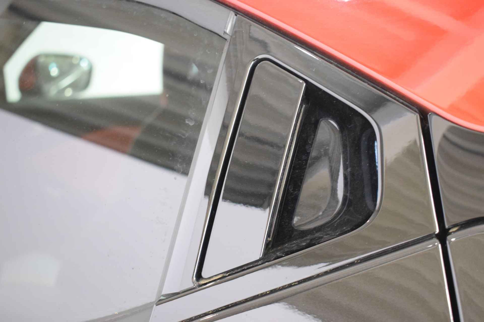 Nissan Juke 1.0 DIG-T N-Design | Achteruitrijcamera | Parkeersensoren | Bose audio | Cruise control | Navigatie | USB-aansluiting | Apple Carplay/Android auto | Lane keep assist | Keyless entry | Automatische regen/licht sensor | - 15/50