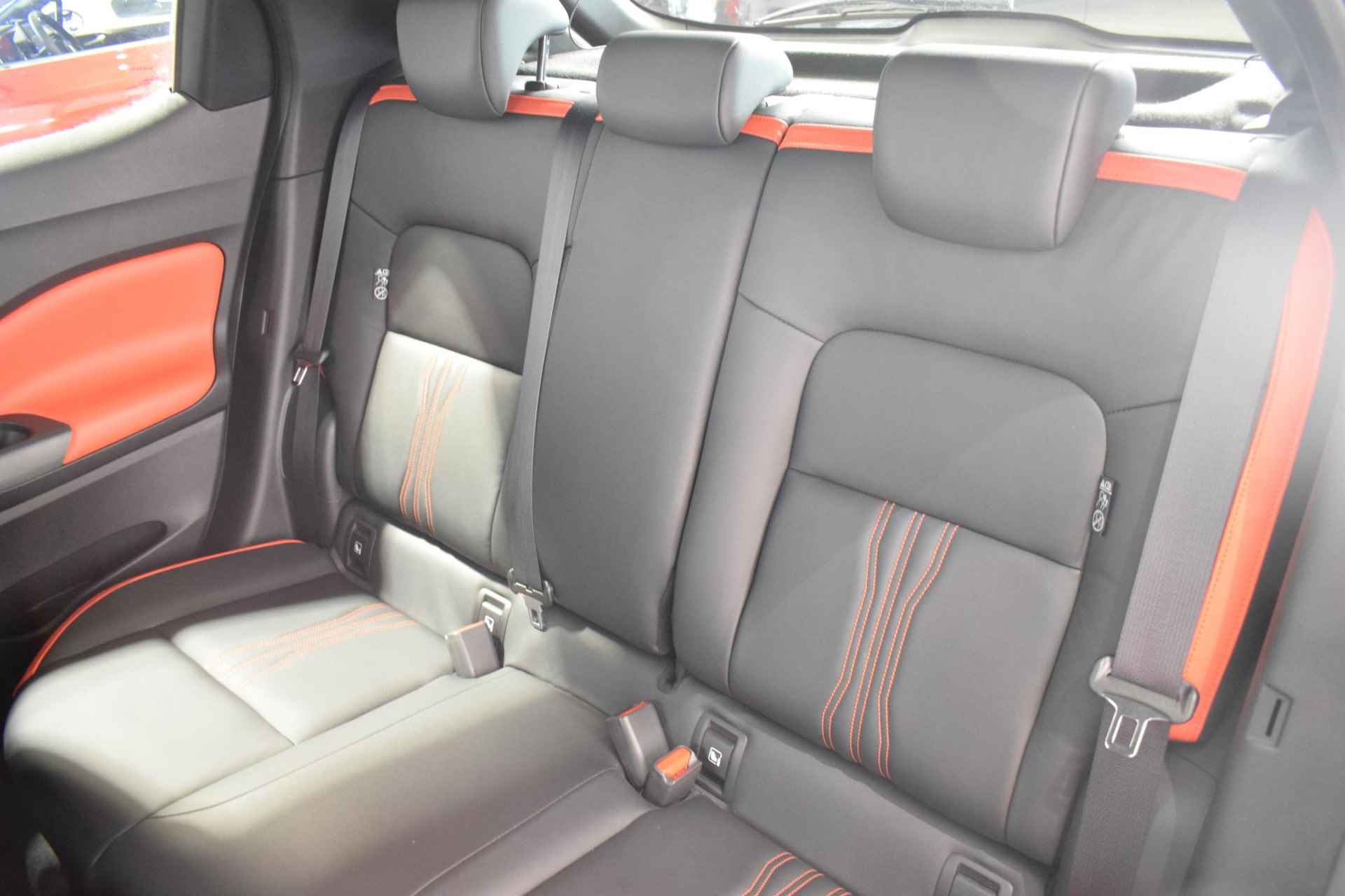 Nissan Juke 1.0 DIG-T N-Design | Achteruitrijcamera | Parkeersensoren | Bose audio | Cruise control | Navigatie | USB-aansluiting | Apple Carplay/Android auto | Lane keep assist | Keyless entry | Automatische regen/licht sensor | - 25/50