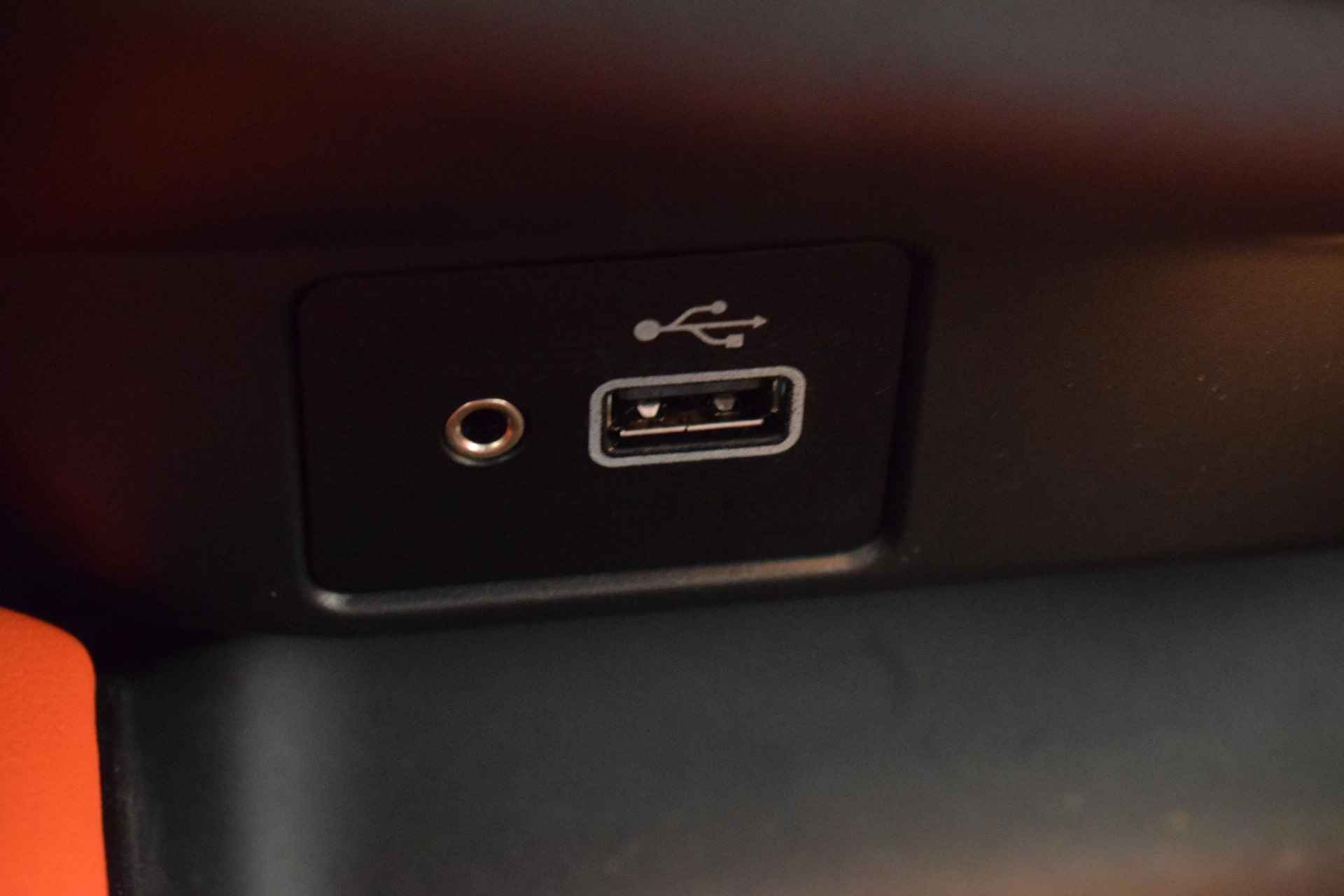 Nissan Juke 1.0 DIG-T N-Design | Achteruitrijcamera | Parkeersensoren | Bose audio | Cruise control | Navigatie | USB-aansluiting | Apple Carplay/Android auto | Lane keep assist | Keyless entry | Automatische regen/licht sensor | - 38/50