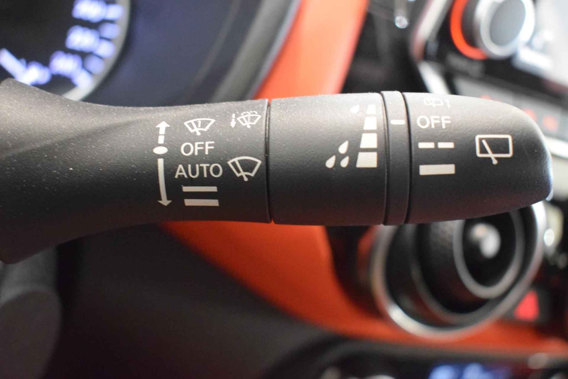 Nissan Juke 1.0 DIG-T N-Design | Achteruitrijcamera | Parkeersensoren | Bose audio | Cruise control | Navigatie | USB-aansluiting | Apple Carplay/Android auto | Lane keep assist | Keyless entry | Automatische regen/licht sensor | - 45/50