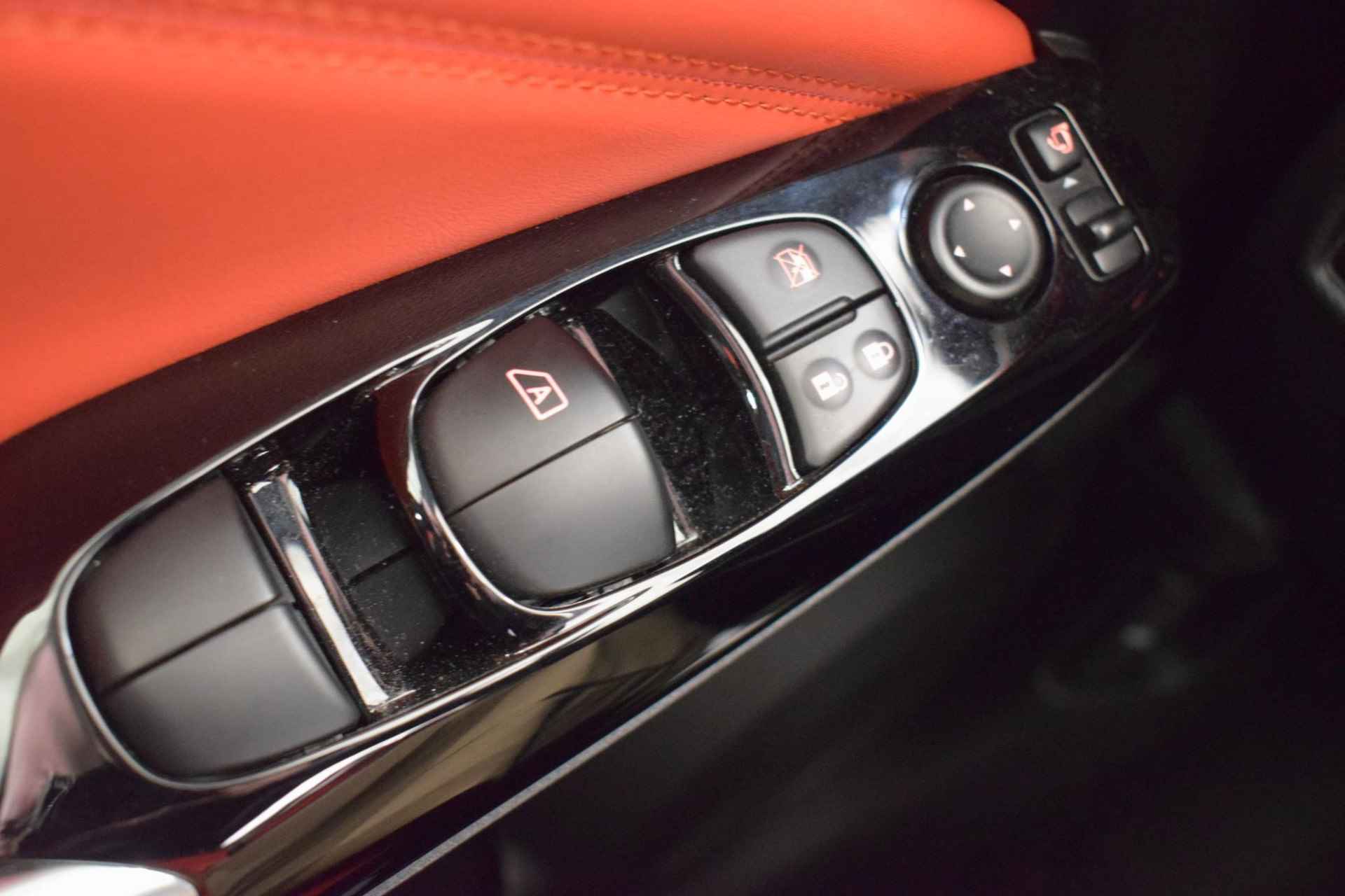 Nissan Juke 1.0 DIG-T N-Design | Achteruitrijcamera | Parkeersensoren | Bose audio | Cruise control | Navigatie | USB-aansluiting | Apple Carplay/Android auto | Lane keep assist | Keyless entry | Automatische regen/licht sensor | - 46/50