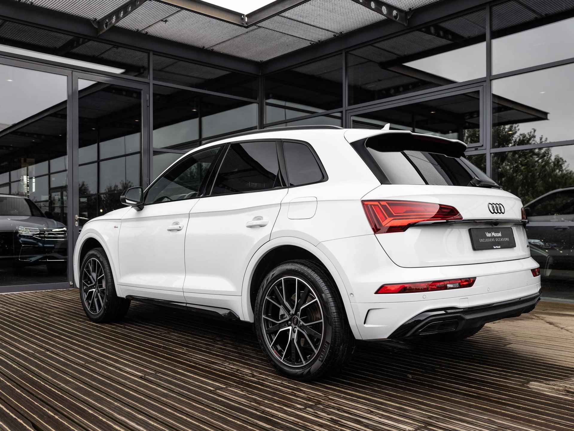 Audi Q5 55 TFSI e S edition Competition | PANORAMA/SCHUIF-KANTELDAK | B&O SOUNDSYSTEM | ZWART OPTIEK | 20 INCH | 2 X S-LINE | 360 CAMERA | ADAPTIVE CRUISE CONTROL | APPLE CARPLAY | LED MATRIX | - 45/51