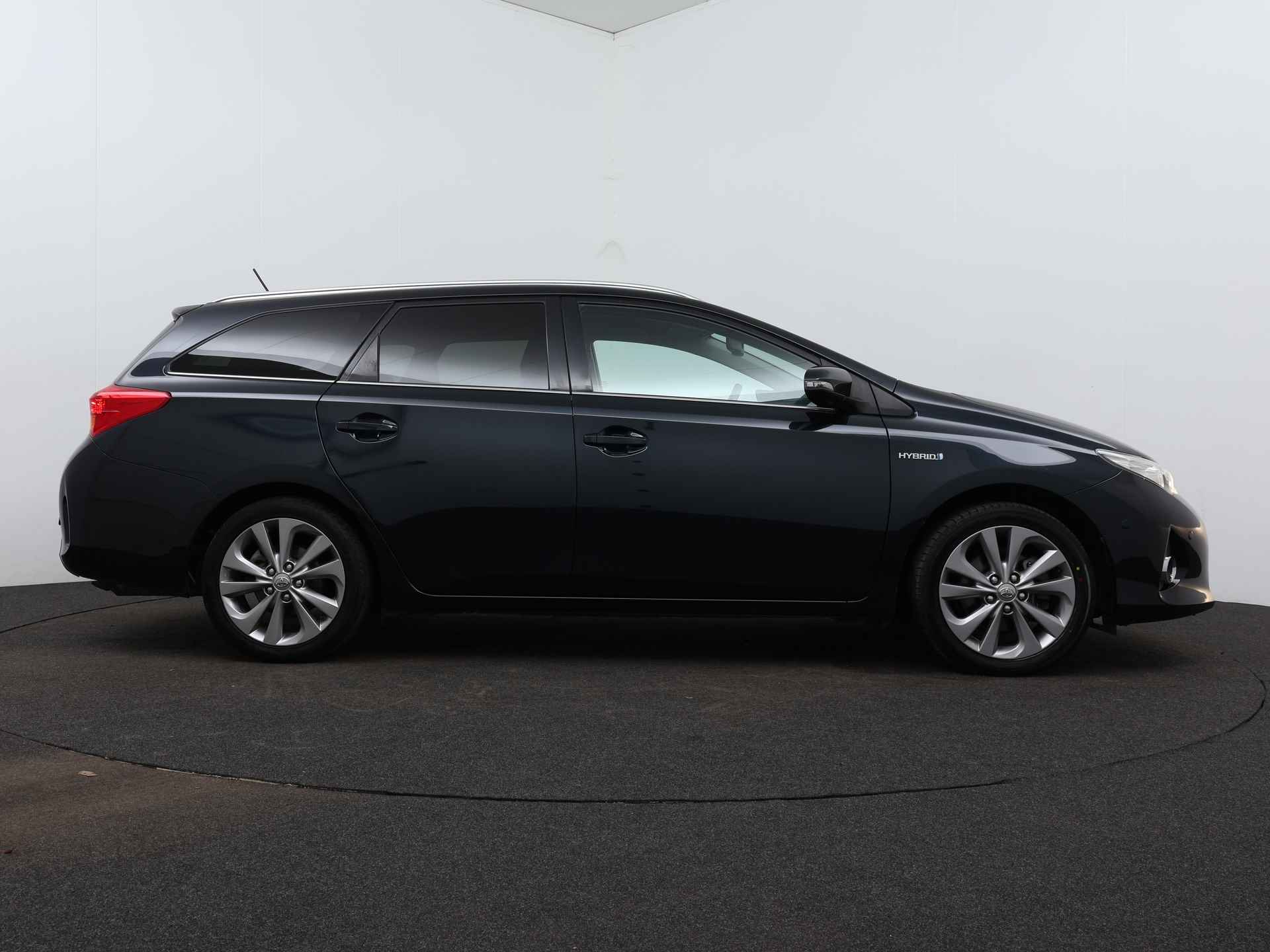 Toyota Auris Touring Sports 1.8 Hybrid Executive Limited | Camera | LM Velgen | Cruise Control | Trekhaak | Parkeersensoren | - 14/41