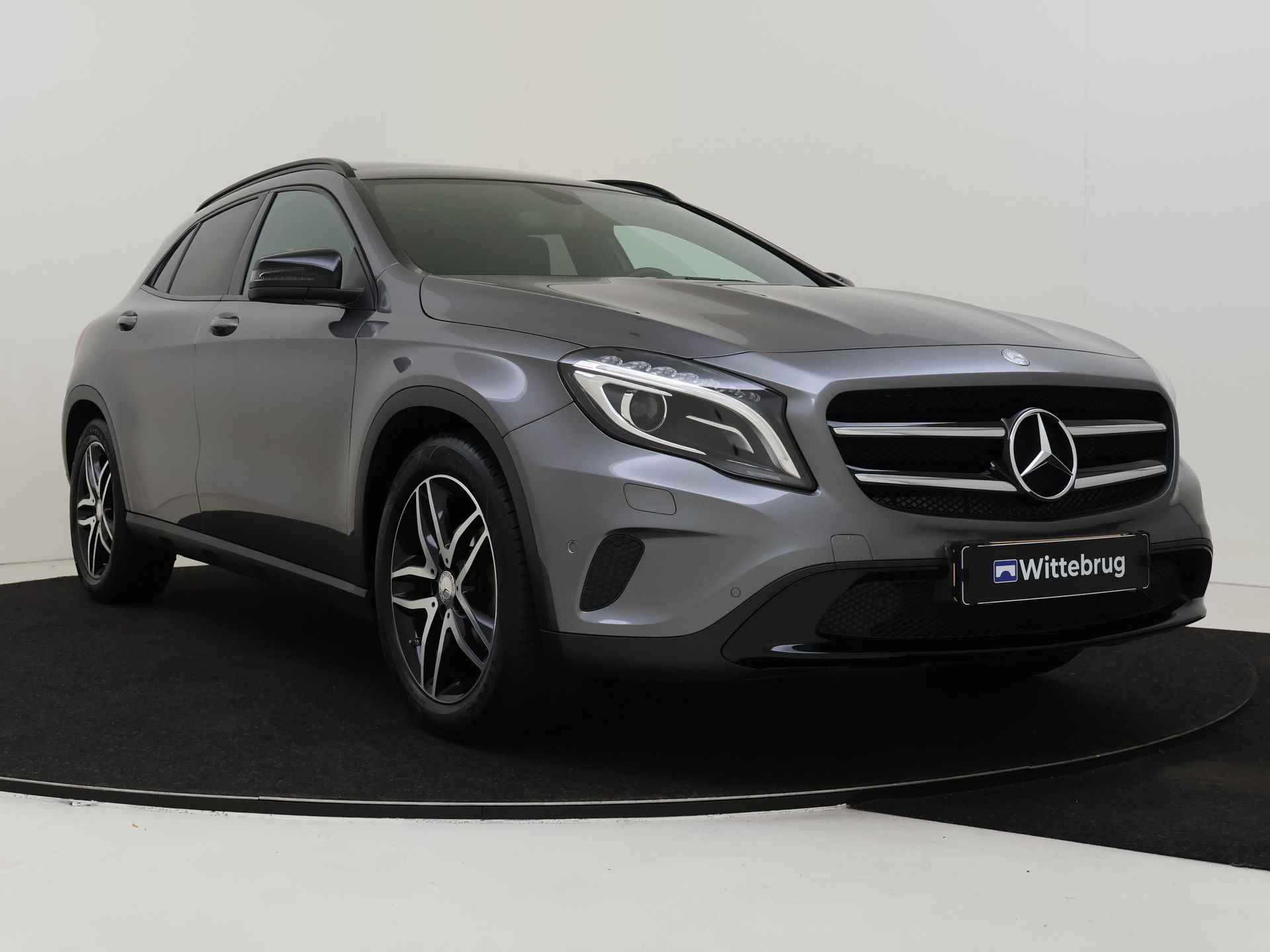 Mercedes-Benz GLA 200 Ambition 157 pk Automaat | Navigatie | Panoramadak | 18 inch Lichtmetalen velgen - 4/34