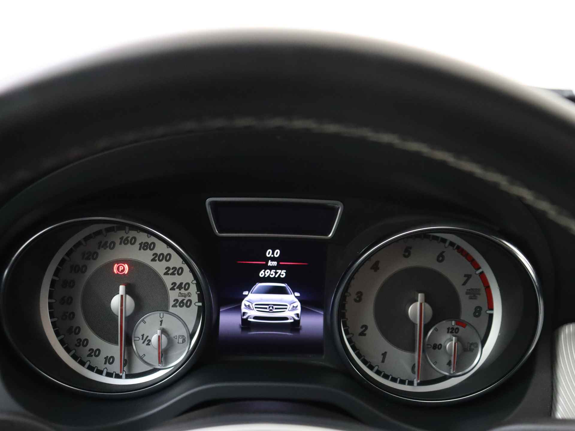 Mercedes-Benz GLA 200 Ambition 157 pk Automaat | Navigatie | Panoramadak | 18 inch Lichtmetalen velgen - 8/34