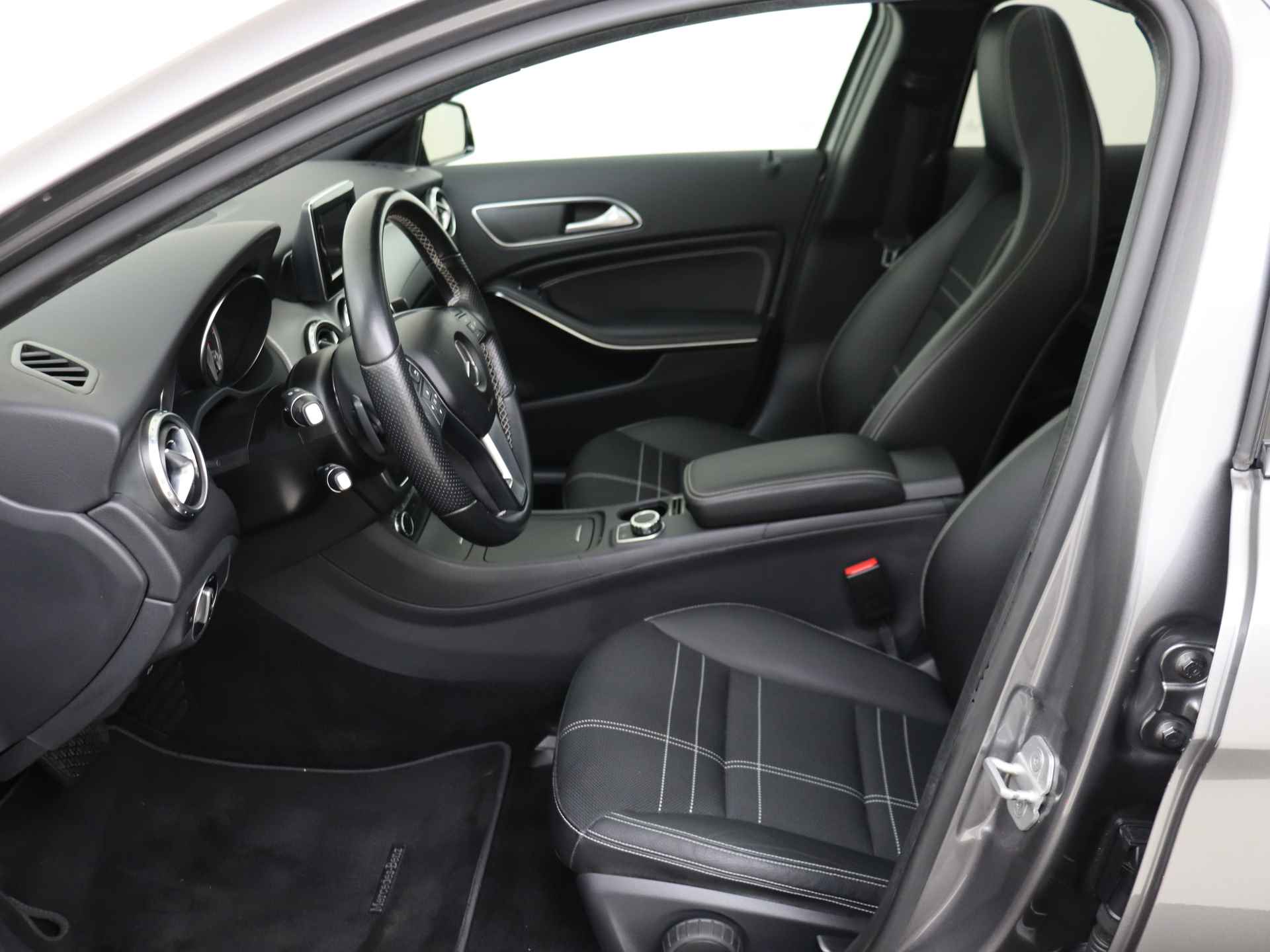 Mercedes-Benz GLA 200 Ambition 157 pk Automaat | Navigatie | Panoramadak | 18 inch Lichtmetalen velgen - 10/34