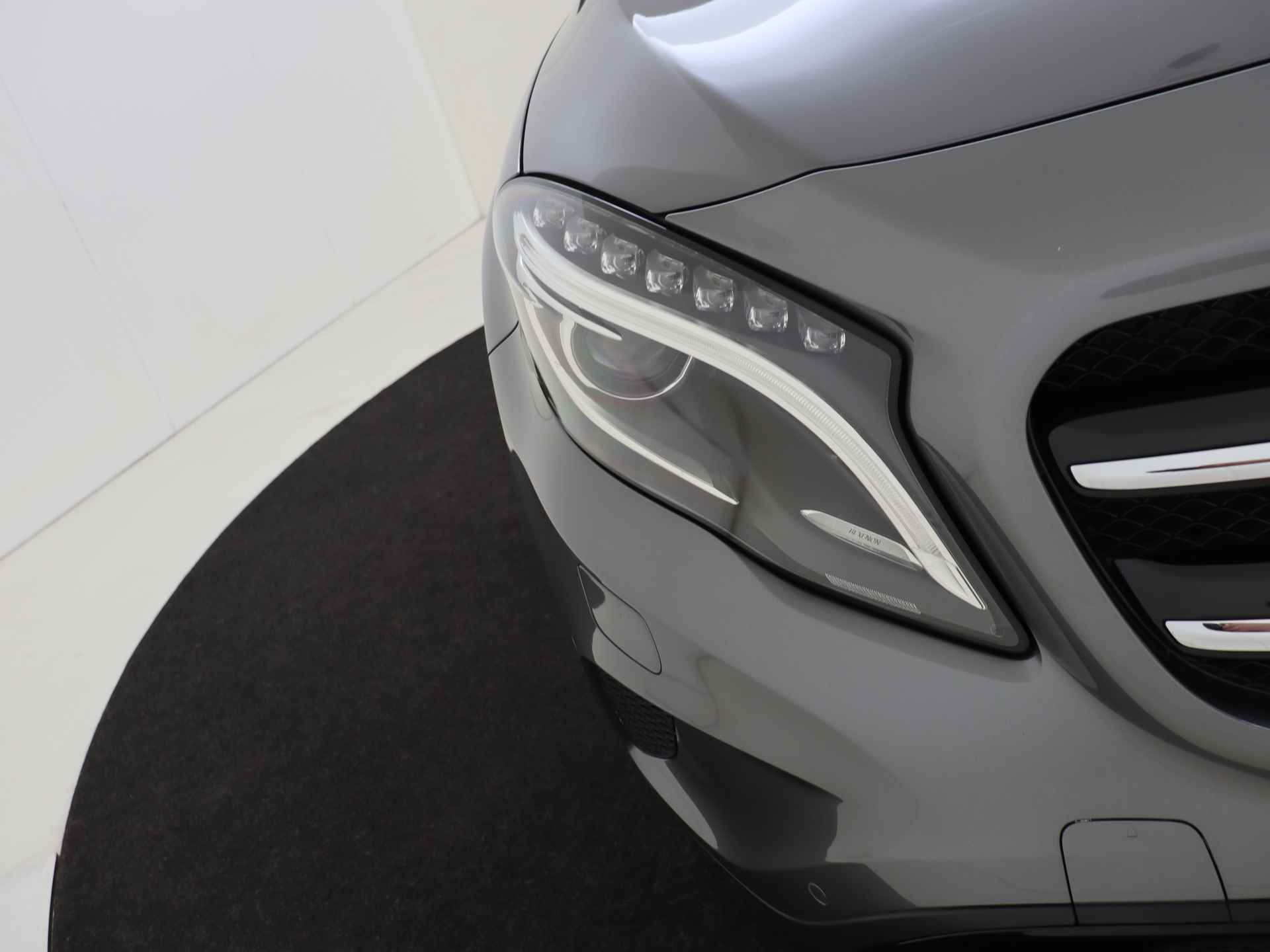 Mercedes-Benz GLA 200 Ambition 157 pk Automaat | Navigatie | Panoramadak | 18 inch Lichtmetalen velgen - 13/34