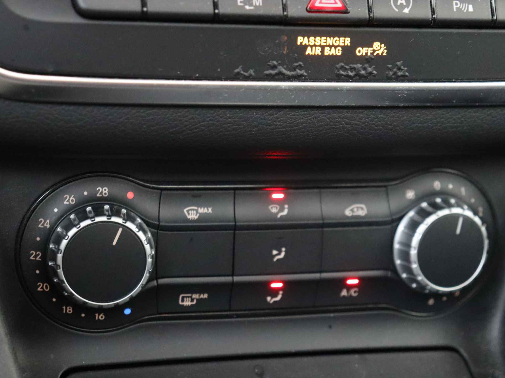 Mercedes-Benz GLA 200 Ambition 157 pk Automaat | Navigatie | Panoramadak | 18 inch Lichtmetalen velgen - 18/34