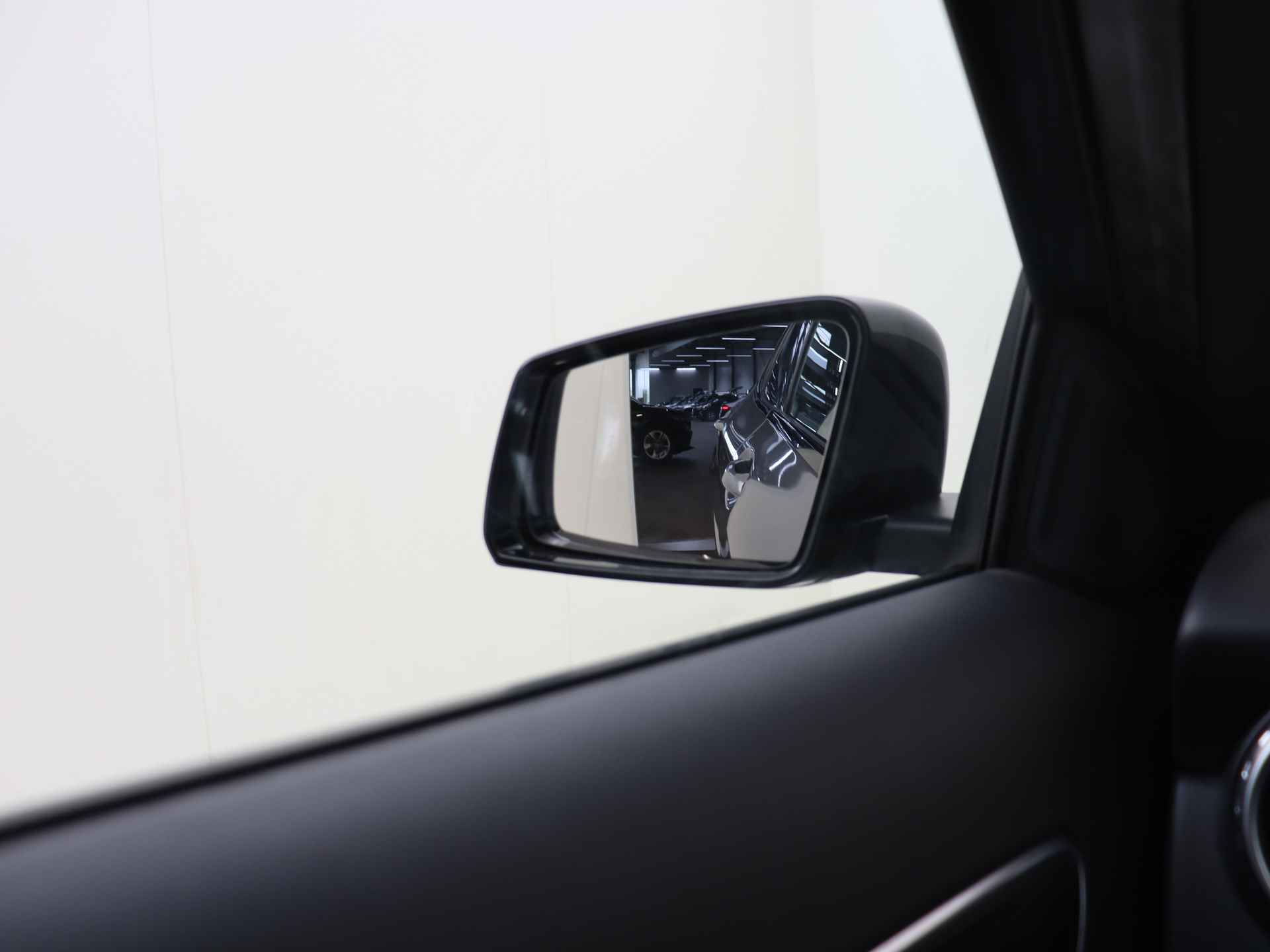 Mercedes-Benz GLA 200 Ambition 157 pk Automaat | Navigatie | Panoramadak | 18 inch Lichtmetalen velgen - 27/34