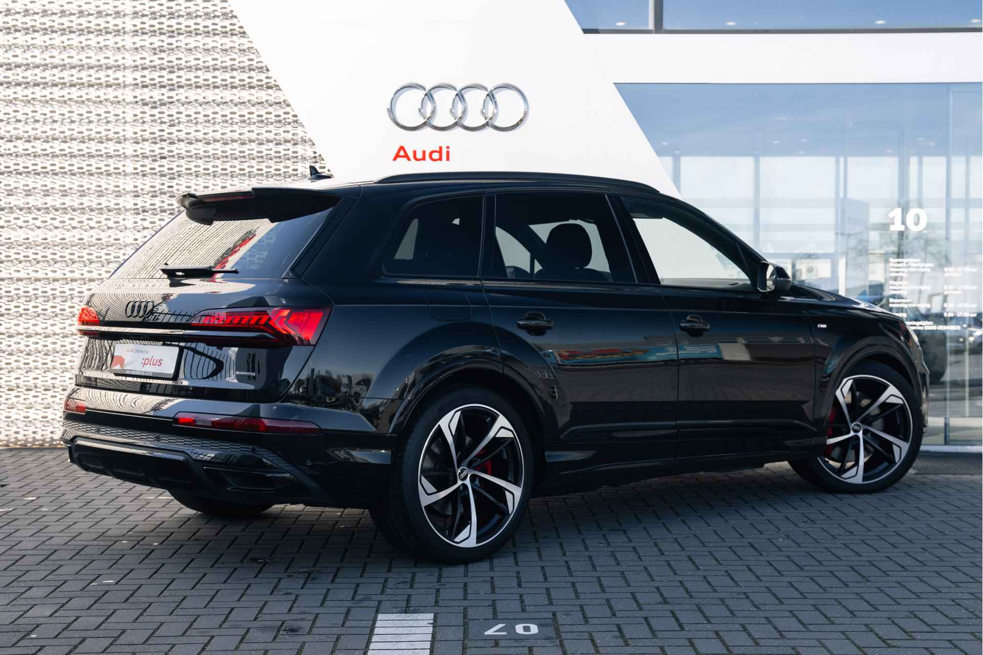 Audi Q7 60 TFSIe 462PK quattro pro Line S Competition | Adaptive cruise+emergency ass. | Trekhaak | Leder/Alcantara | 22" | Luchtvering - 3/38