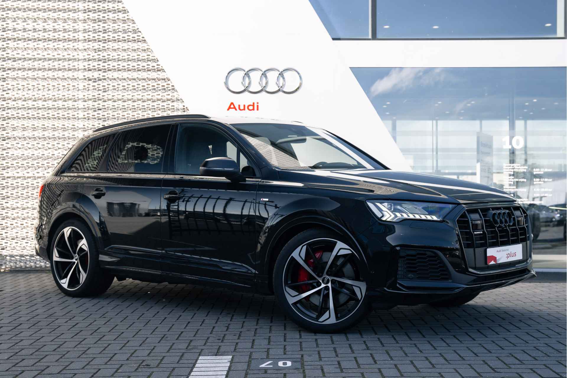 Audi Q7 60 TFSIe 462PK quattro pro Line S Competition | Adaptive cruise+emergency ass. | Trekhaak | Leder/Alcantara | 22" | Luchtvering - 4/38