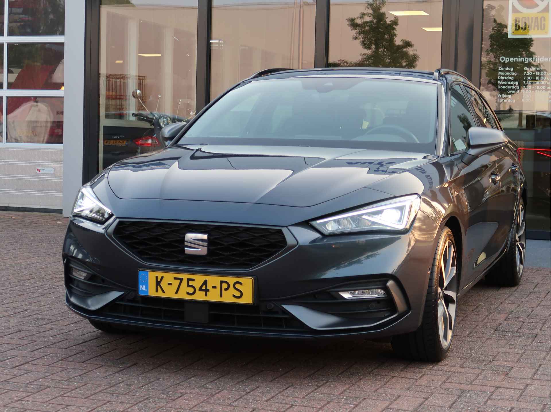 SEAT Leon Sportstourer 1.5 eTSI FR Launch Edition - 8/27