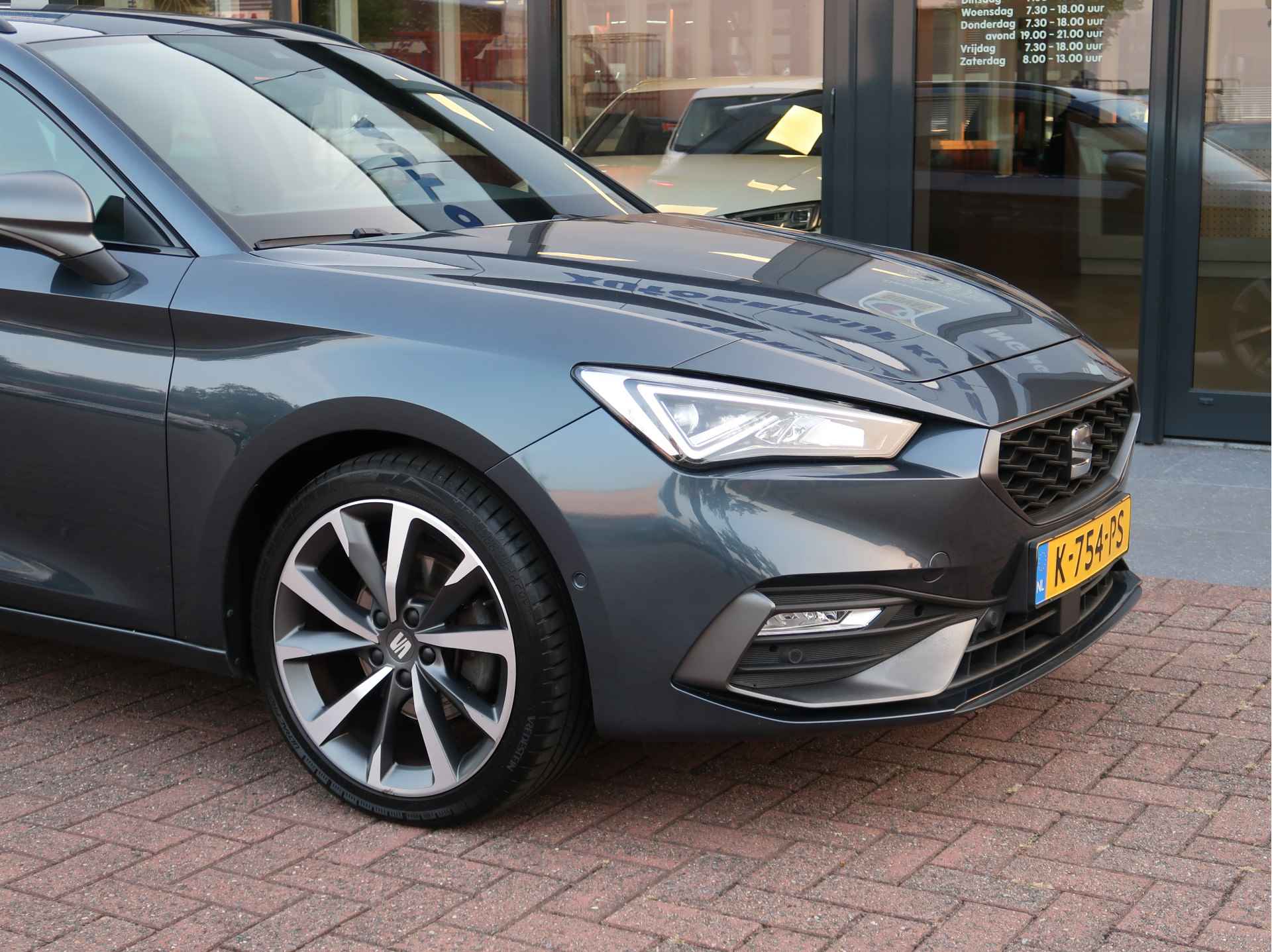 SEAT Leon Sportstourer 1.5 eTSI FR Launch Edition - 12/27